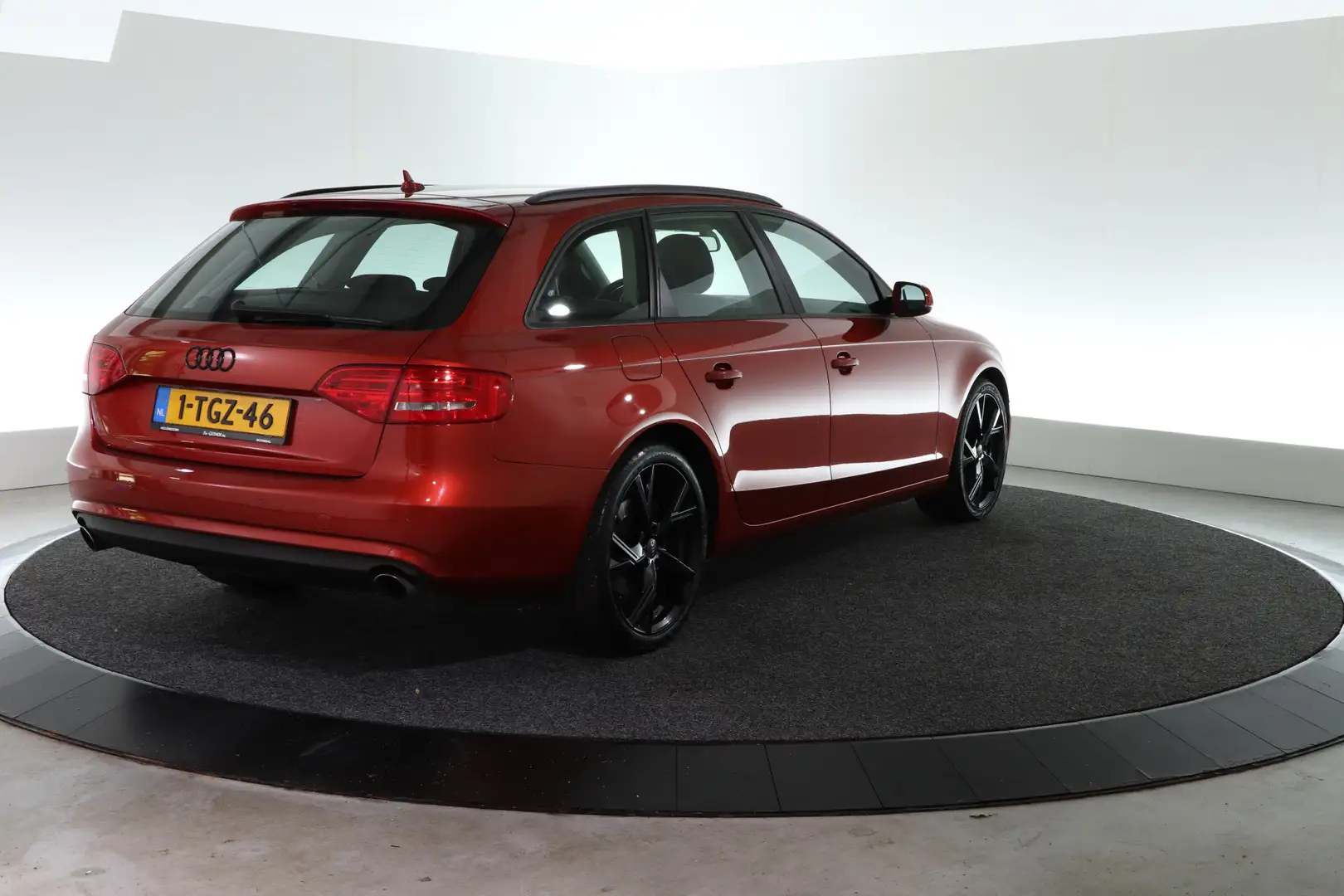Audi A4 Avant 2.0 TFSI Pro Line Business | AFN. TREKHAAK | Rojo - 2