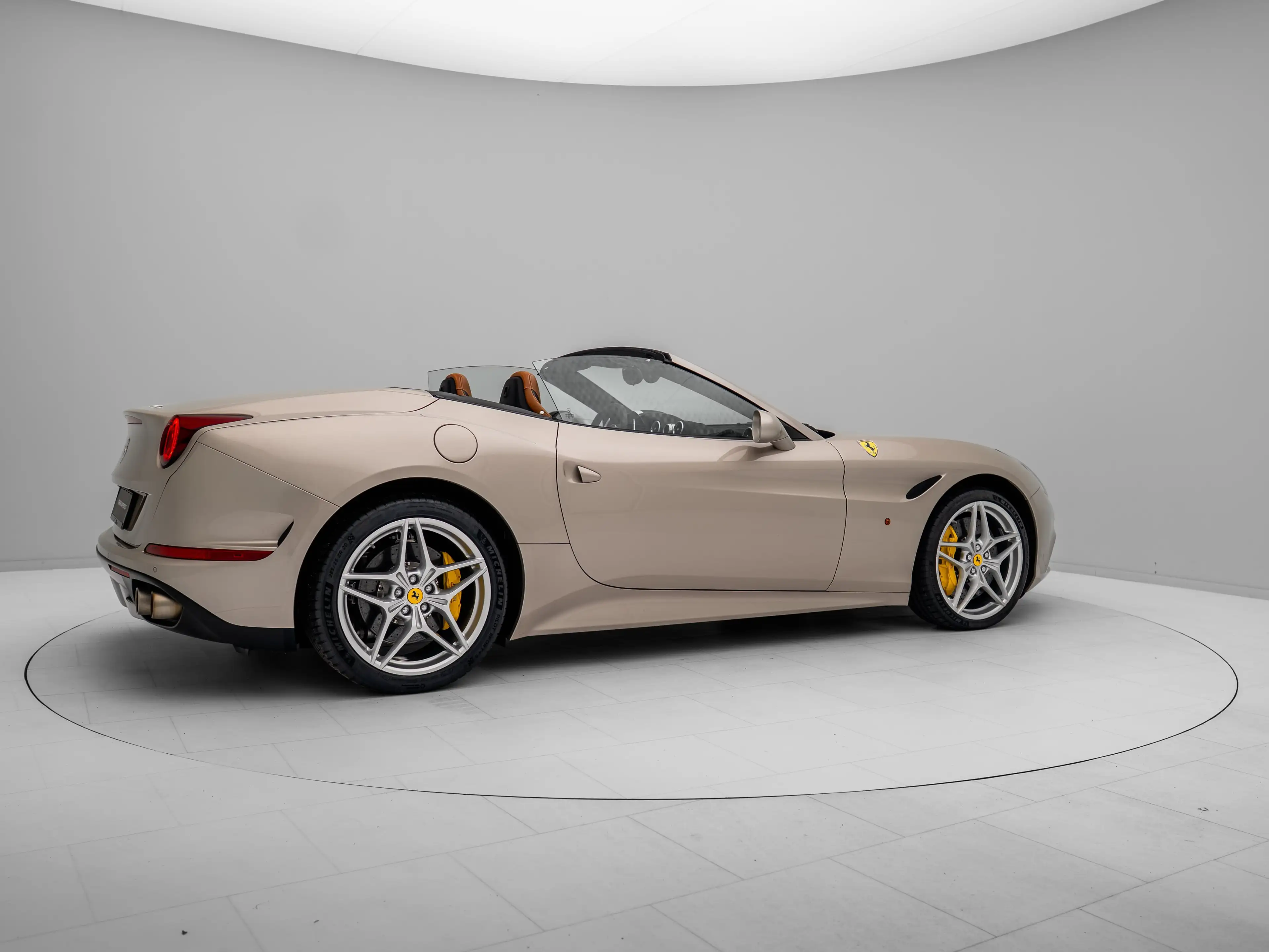 Ferrari California T - FERRARI HAMBURG — photo 6