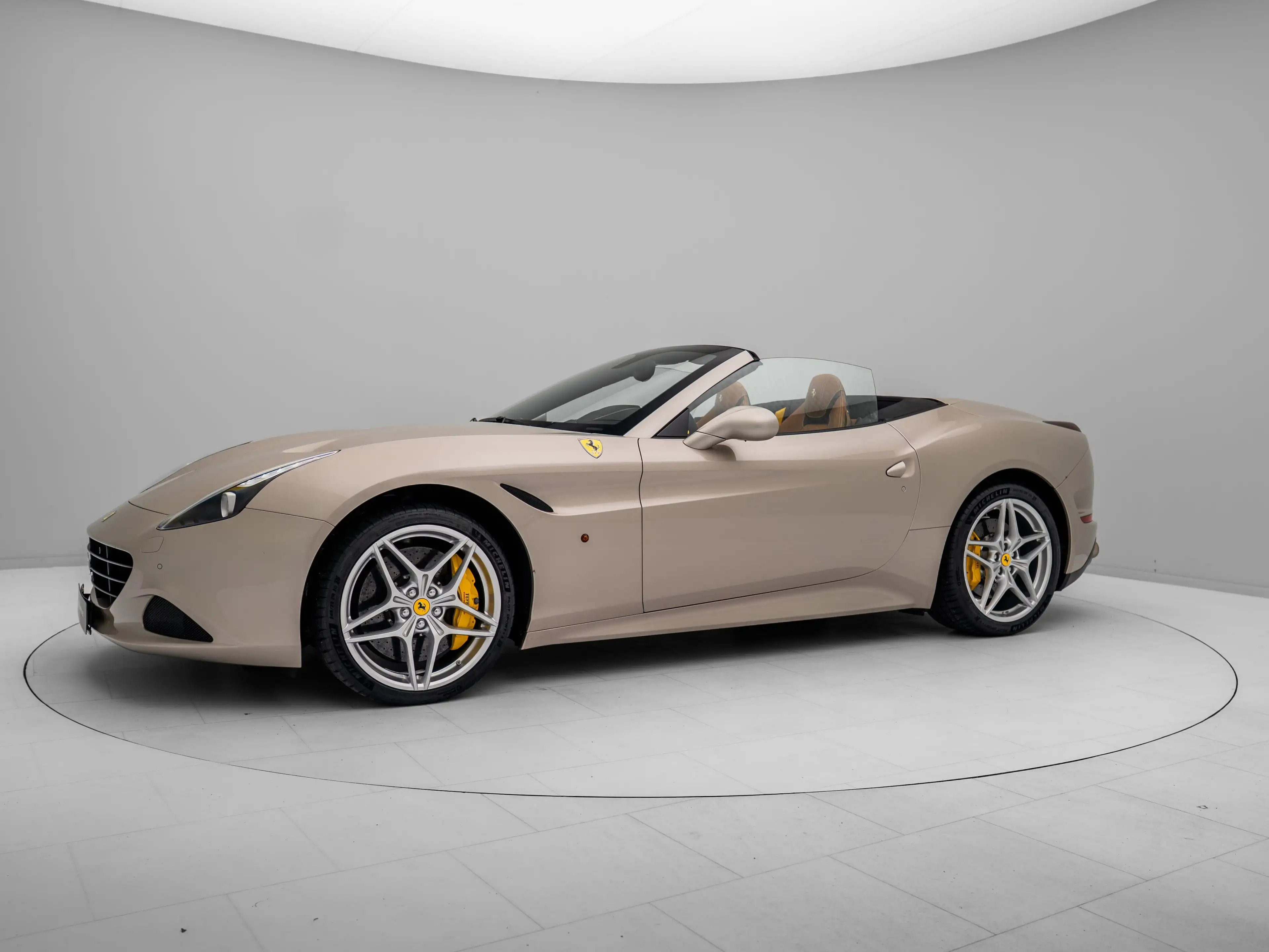 Ferrari California T - FERRARI HAMBURG — photo 12