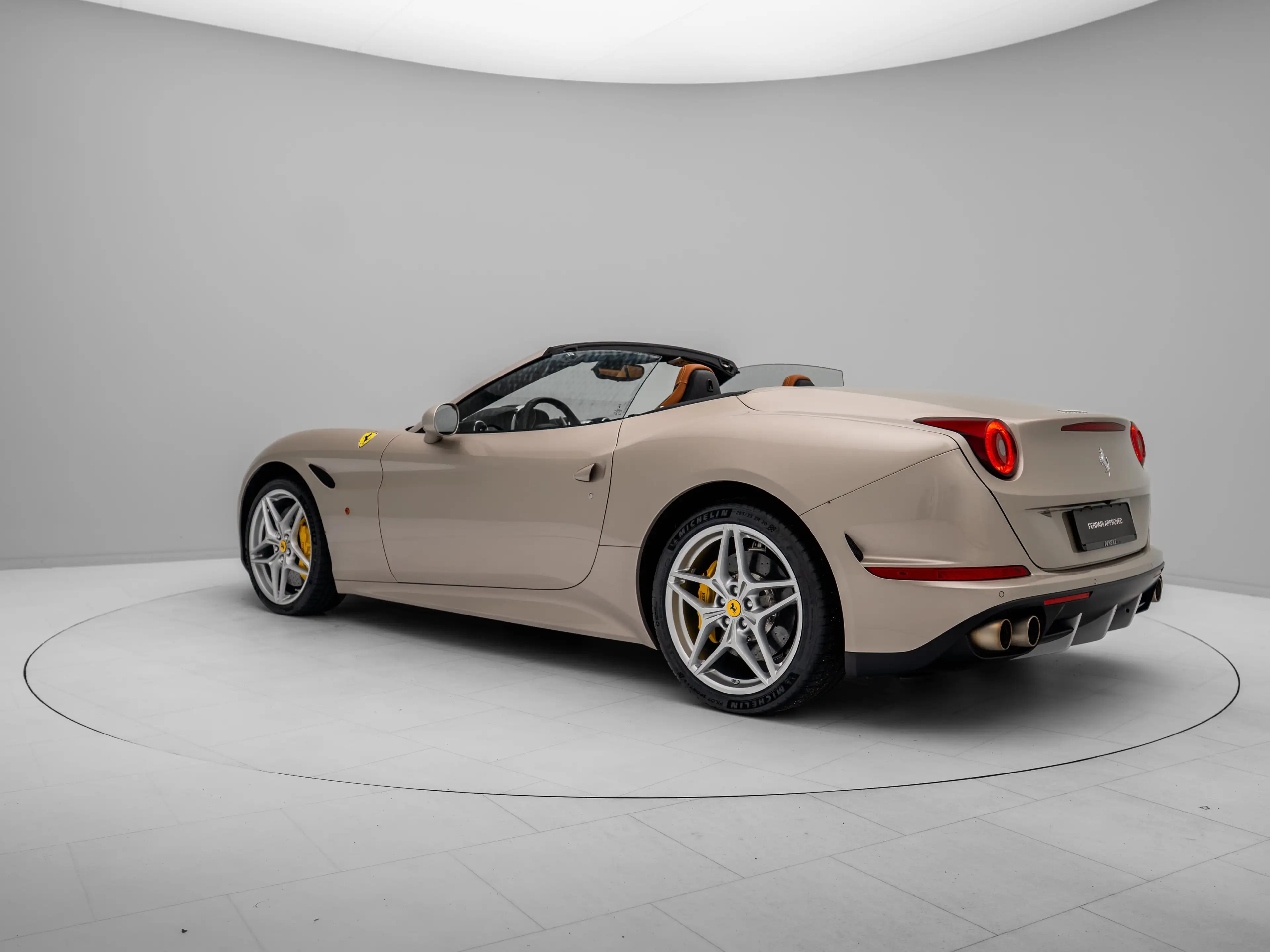 Ferrari California T - FERRARI HAMBURG — photo 9