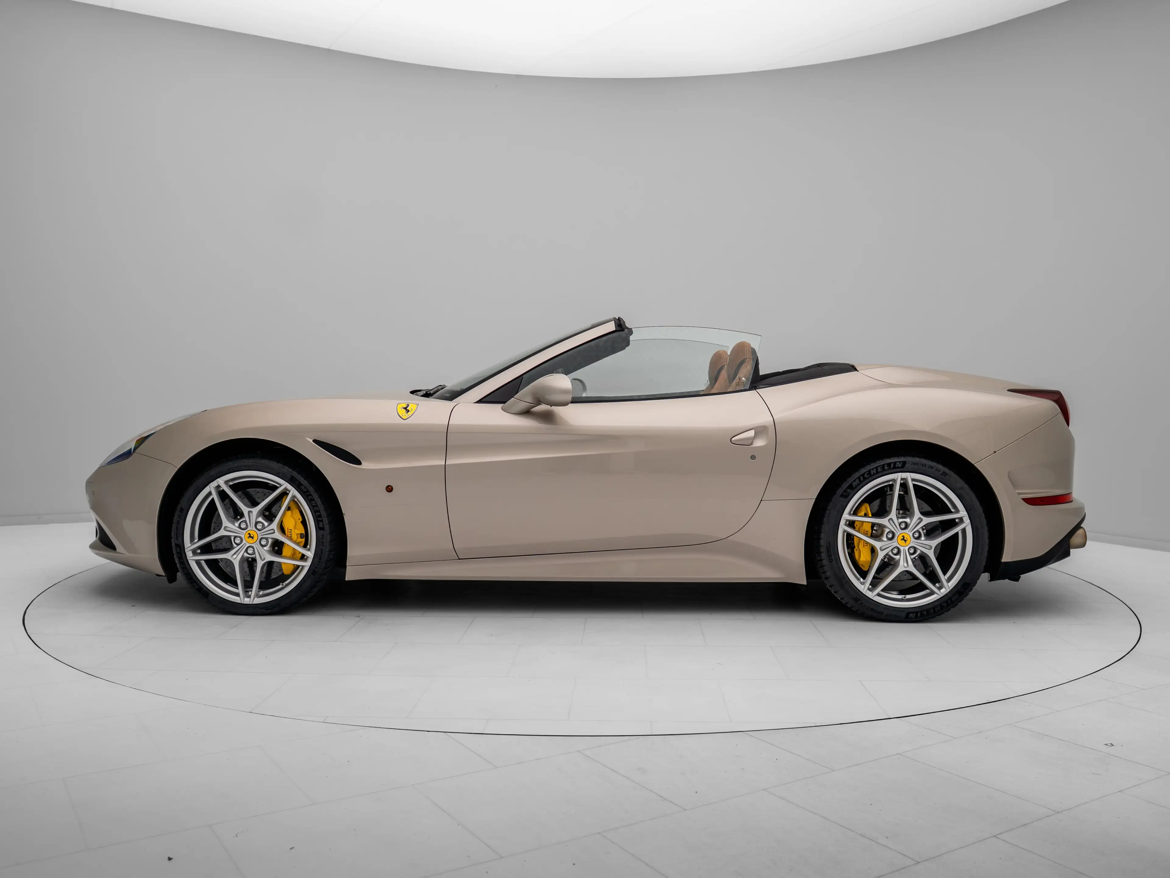 Ferrari California T - FERRARI HAMBURG — photo 11