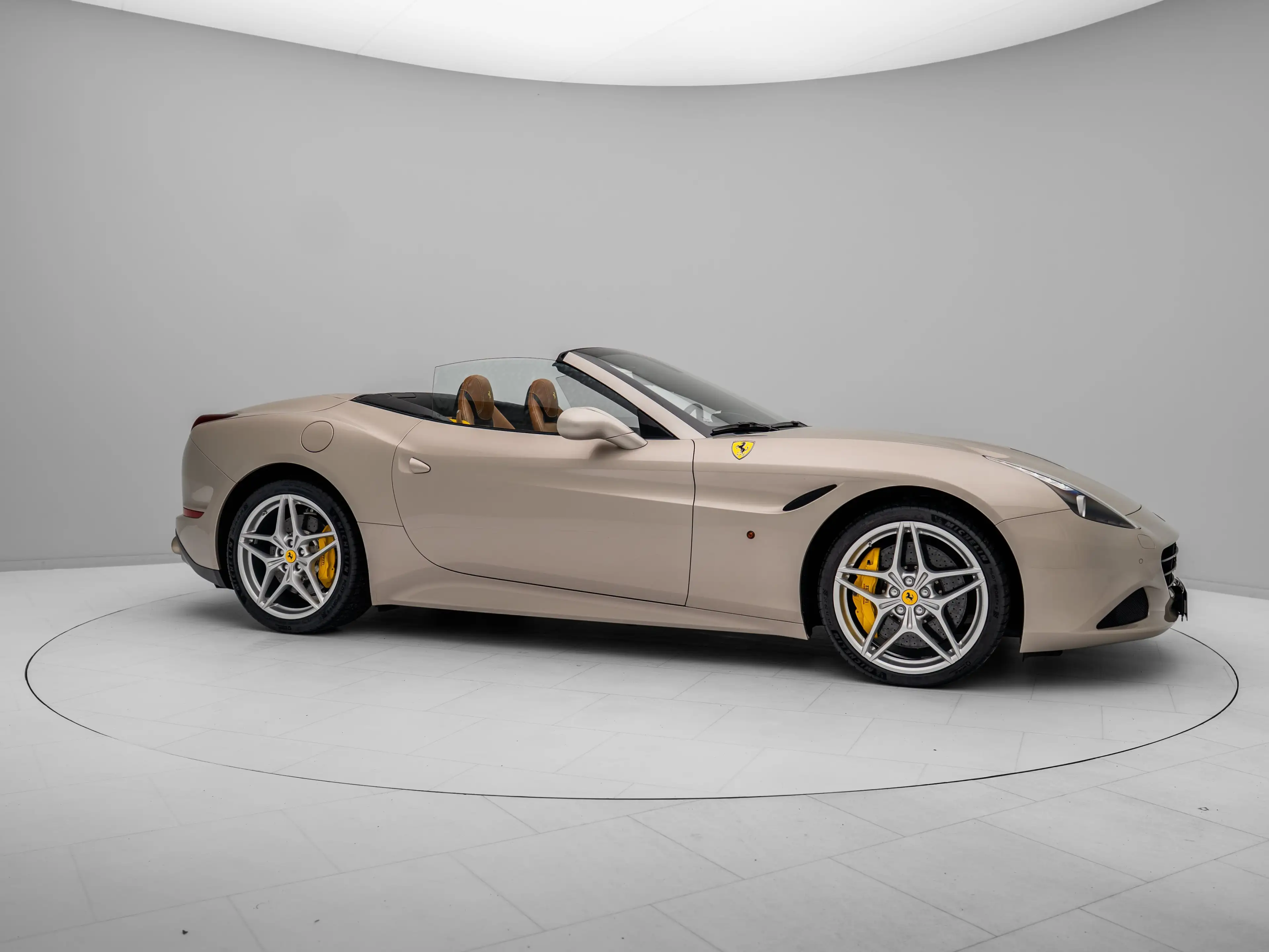 Ferrari California T - FERRARI HAMBURG — photo 4