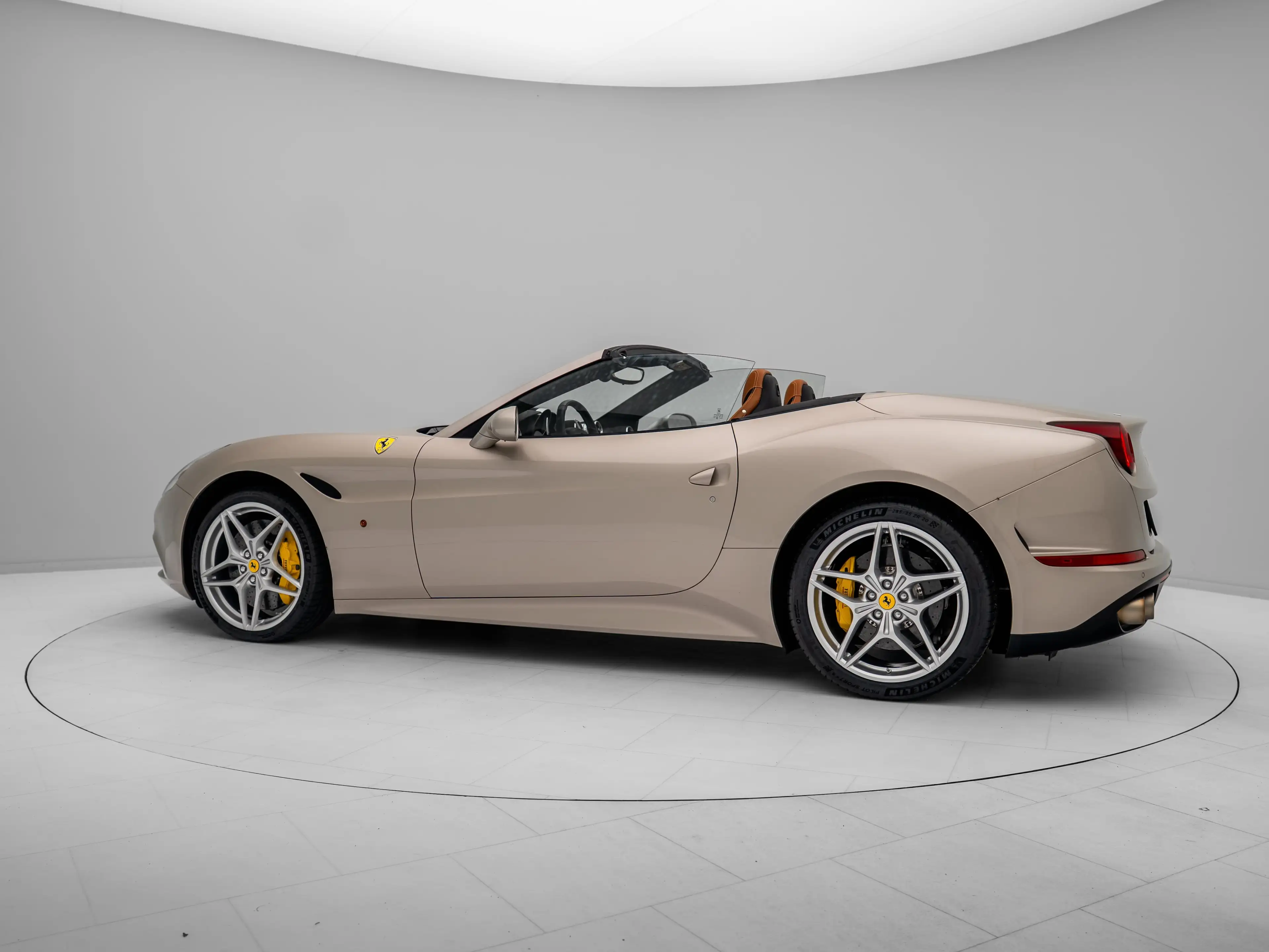 Ferrari California T - FERRARI HAMBURG — photo 10