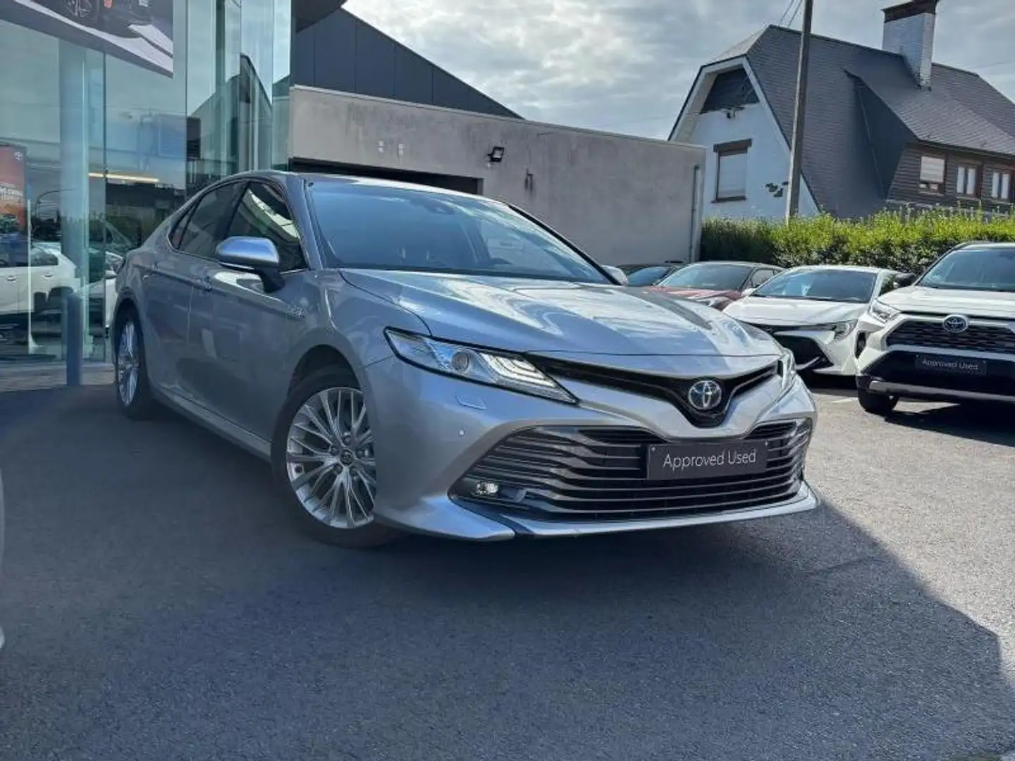 Toyota Camry Premium + Executive Pack Grijs - 2