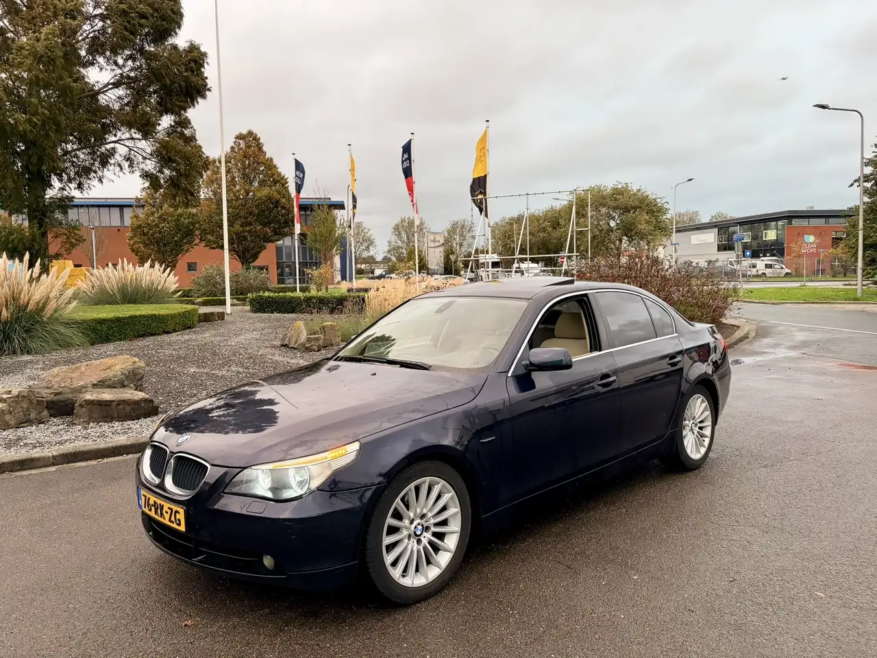 BMW 523