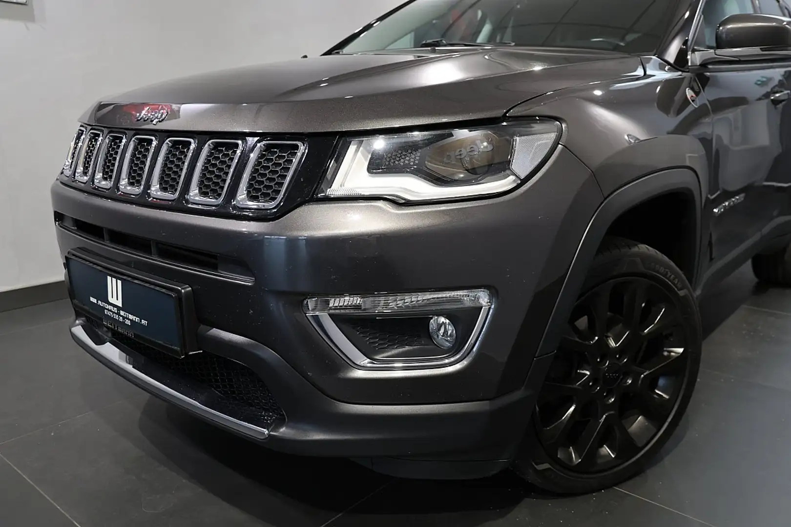 Jeep Compass 2,0 MultiJet II AWD Limited Aut. Gri - 2