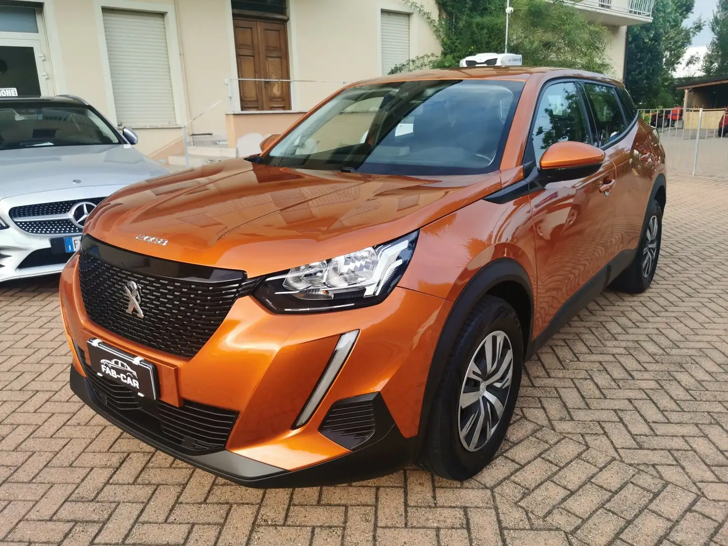 Peugeot 2008 2020 1.5 bluehdi Active Arancione - 2