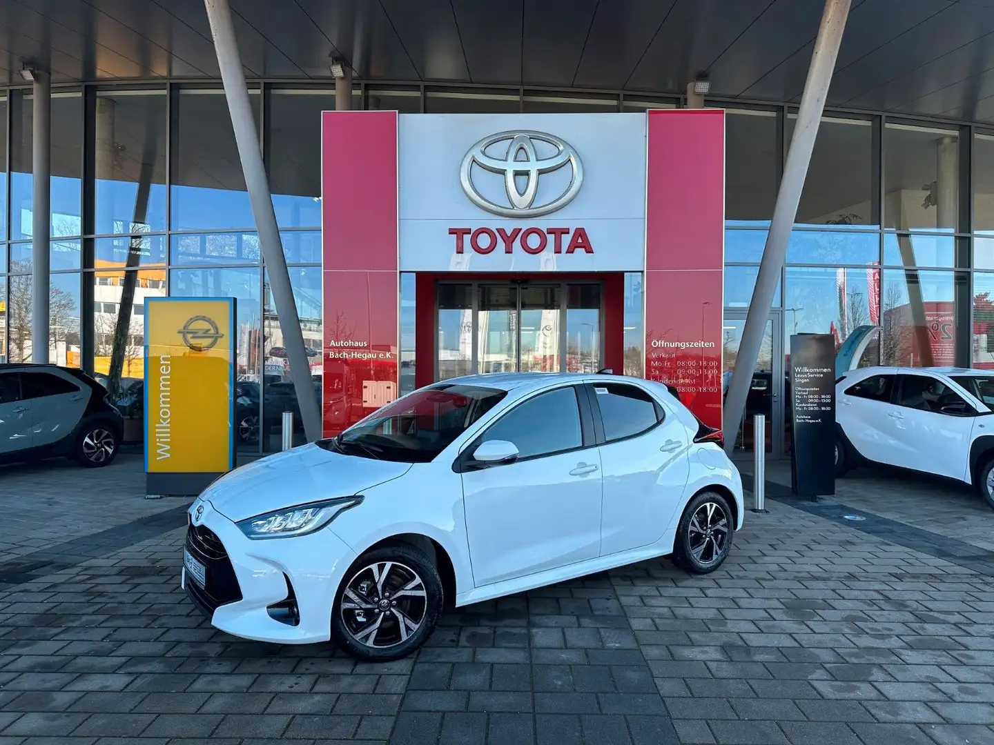 Toyota Yaris 1.5 Hybrid Teamplayer COMFORT-PAKET,KAMERA Weiß - 1
