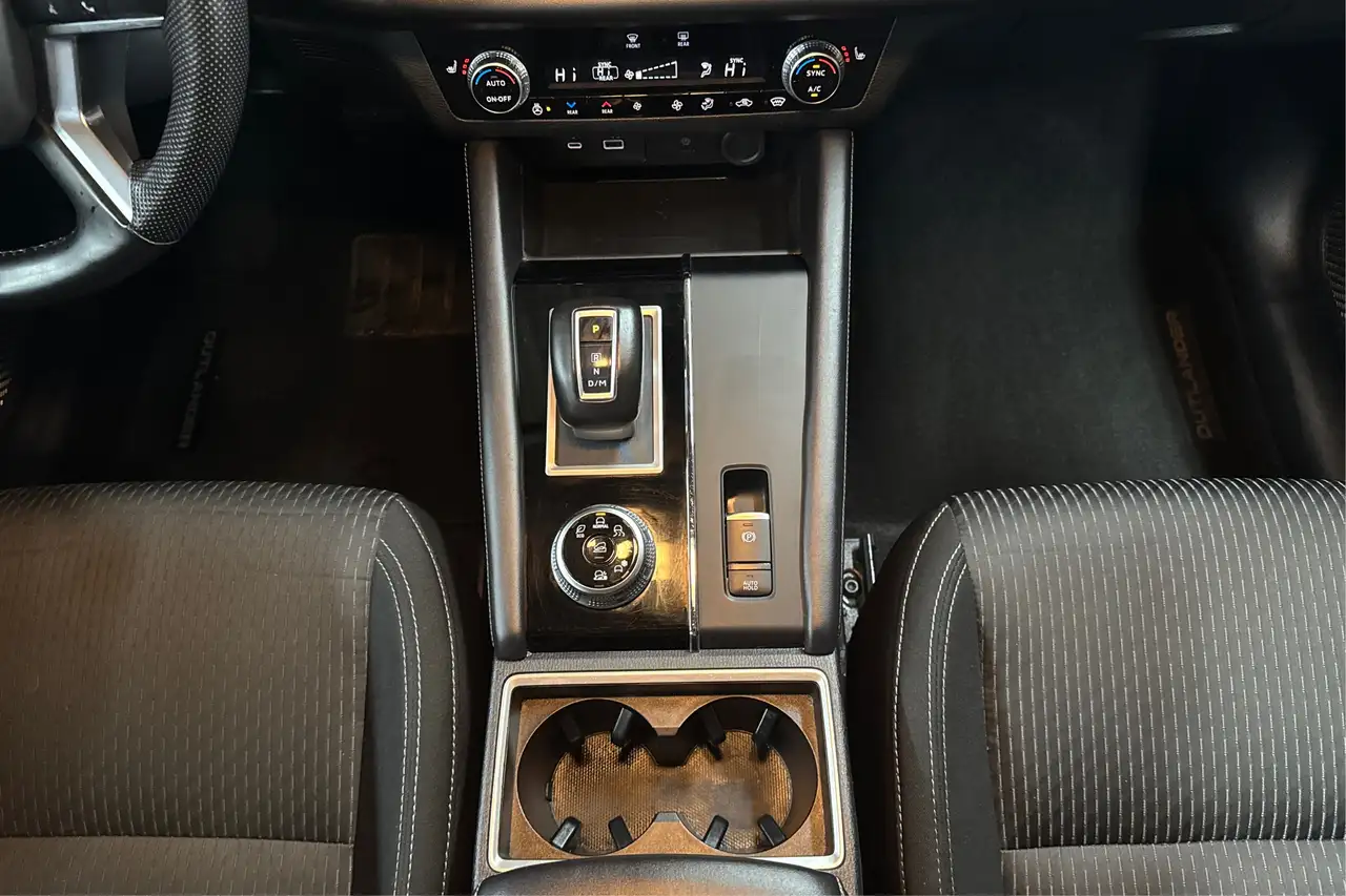 Mitsubishi Outlander снимка Mitsubishi Outlander