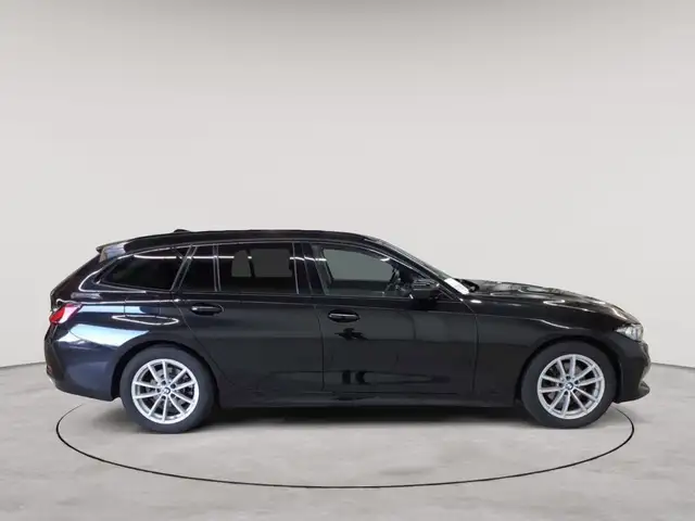 BMW 3 Series view 3