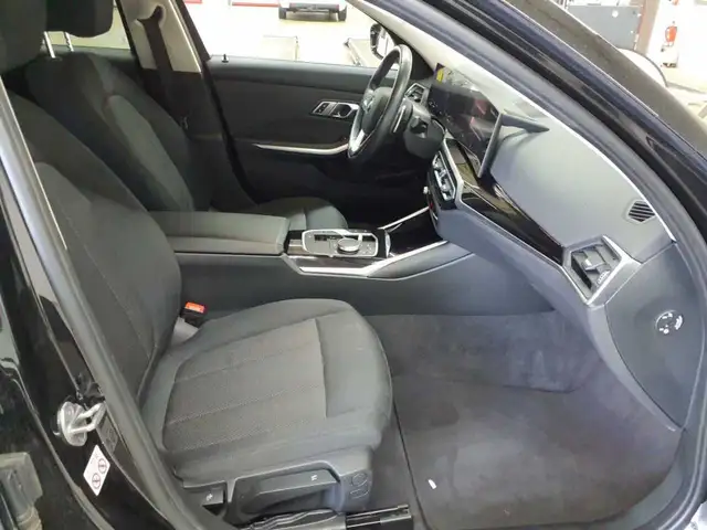 BMW 3 Series view 7