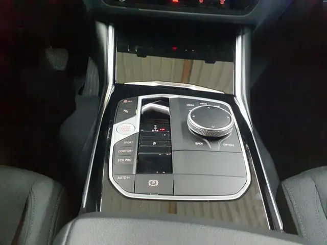 BMW 3 Series view 10