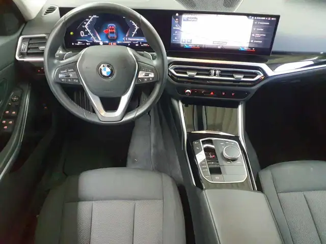 BMW 3 Series view 9
