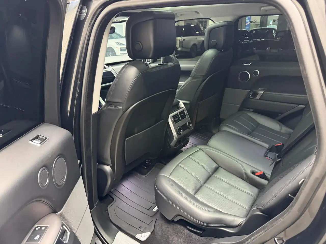 Land Rover Range Rover Sport снимка Land Rover Range Rover Sport