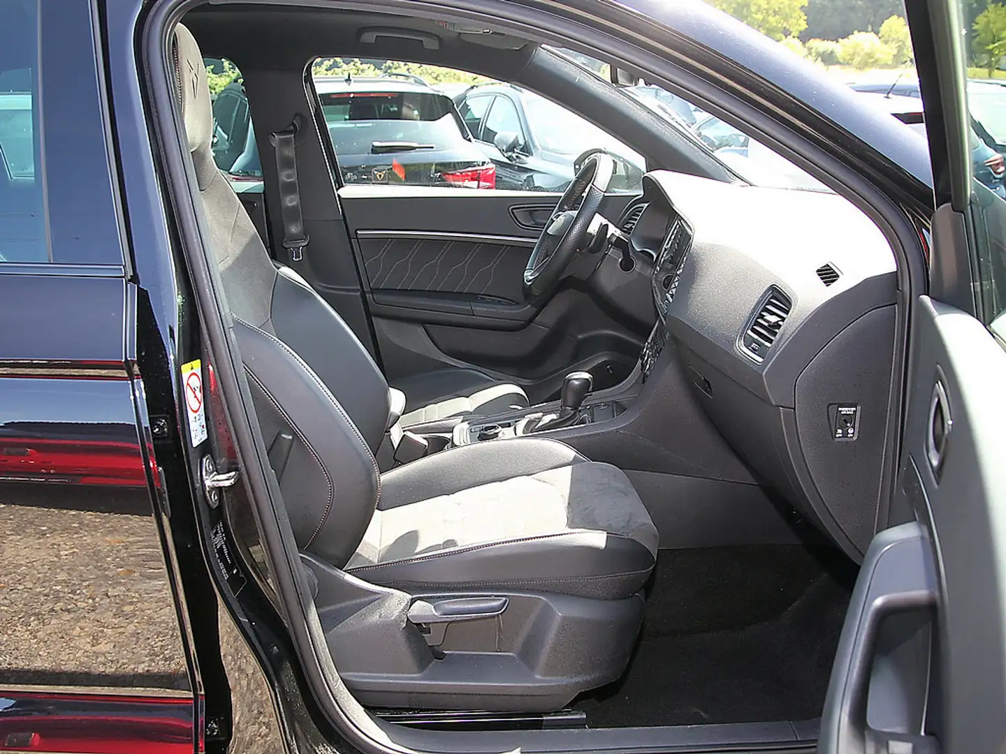 CUPRA Ateca 2.0 TSI 4Drive NAV PANO AHK 360° BEATS Schwarz - 2