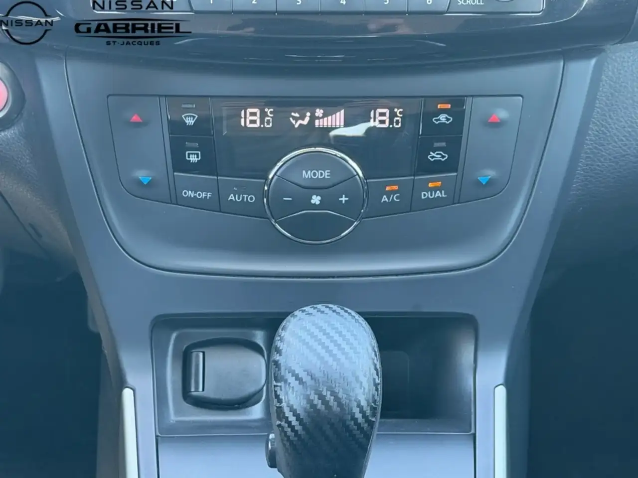 Nissan Sentra fotografie Nissan Sentra