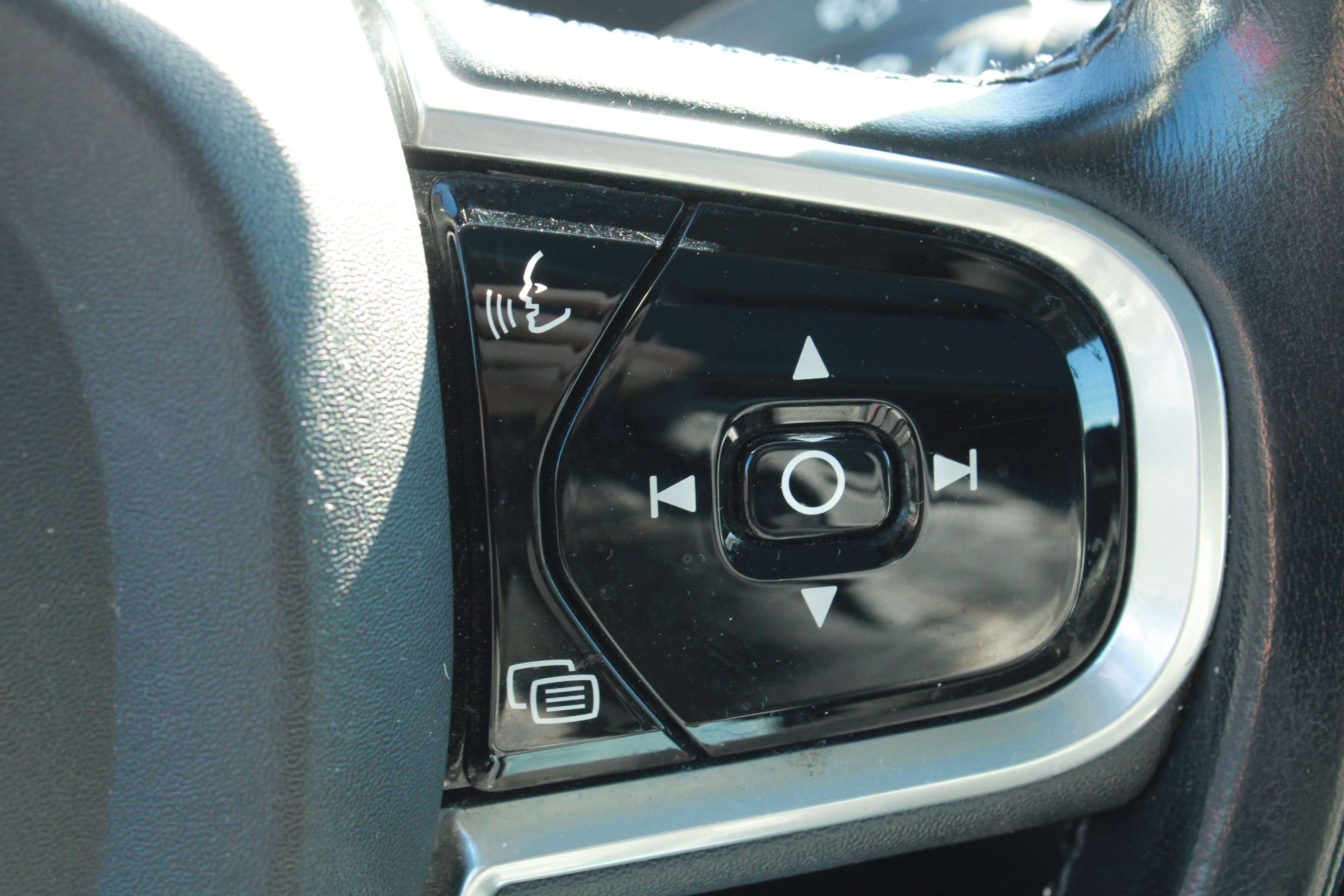 2018 Volvo XC90 T6 AWD Momentum, NAVIGATION, MAGS, CUIR, A/C thumb 22