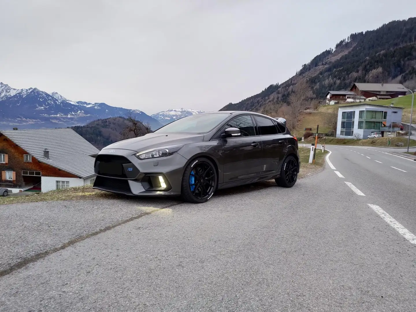 Ford Focus 2,3 EcoBoost AWD RS Grau - 1