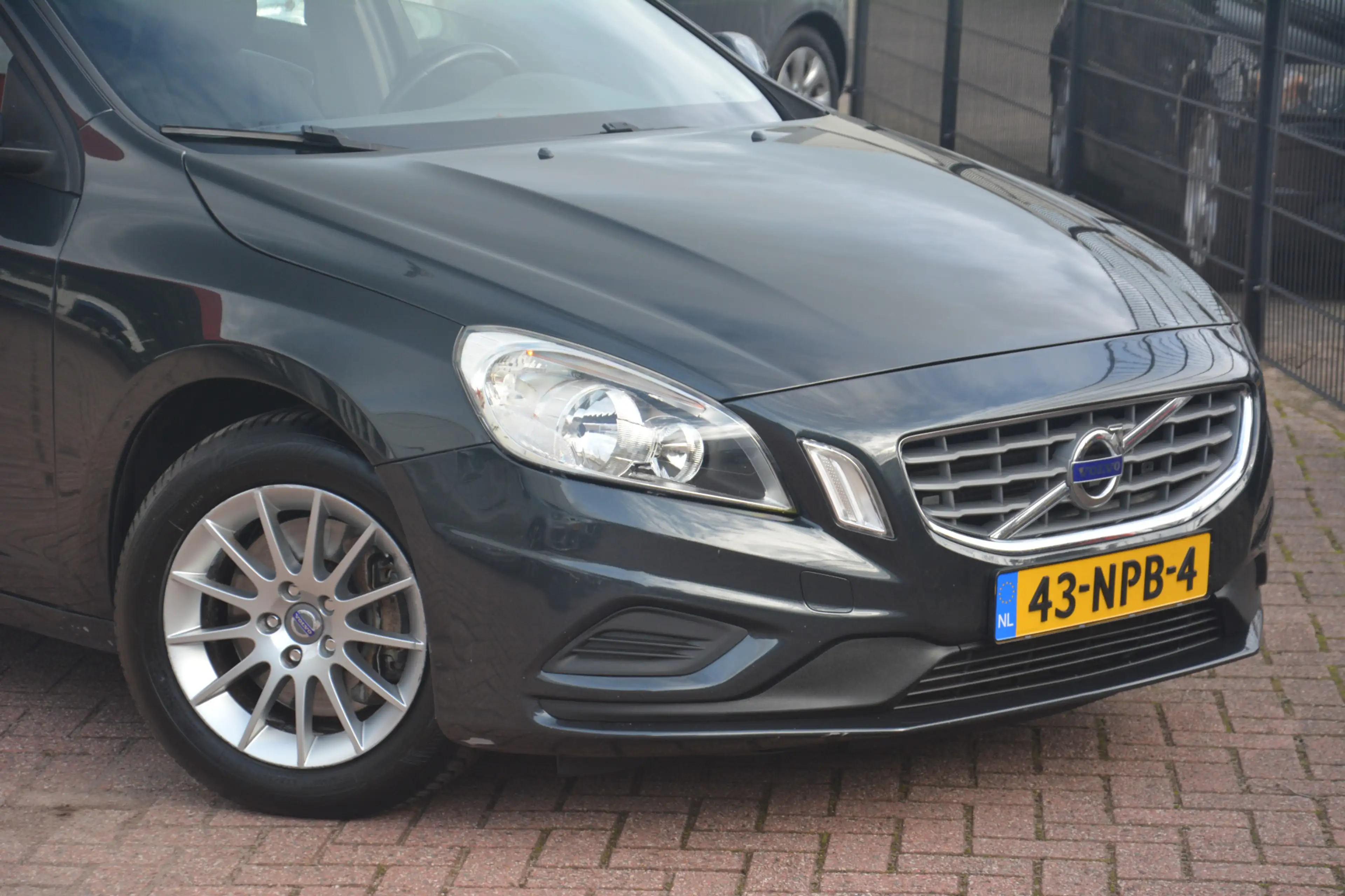 Volvo S60 2.0T Intro Edition | Airco | Navigatie | Cruise-co — photo 2