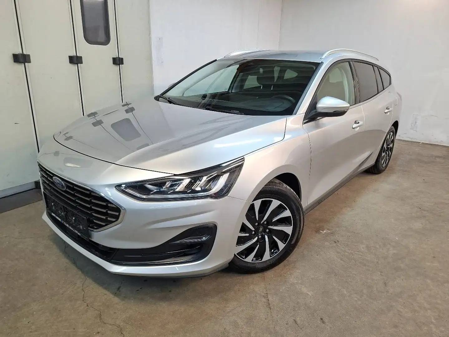 Ford Focus Kombi 1.5 EcoBlue Titanium Aut. Winter-Paket - 1