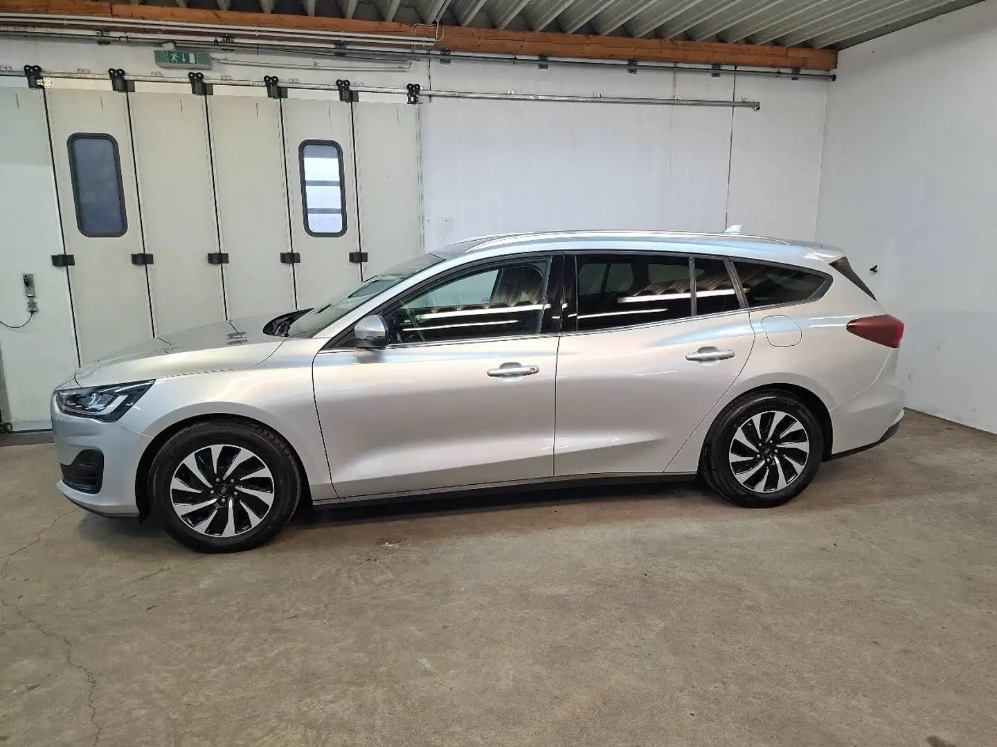 Ford Focus Kombi 1.5 EcoBlue Titanium Aut. Winter-Paket - 2