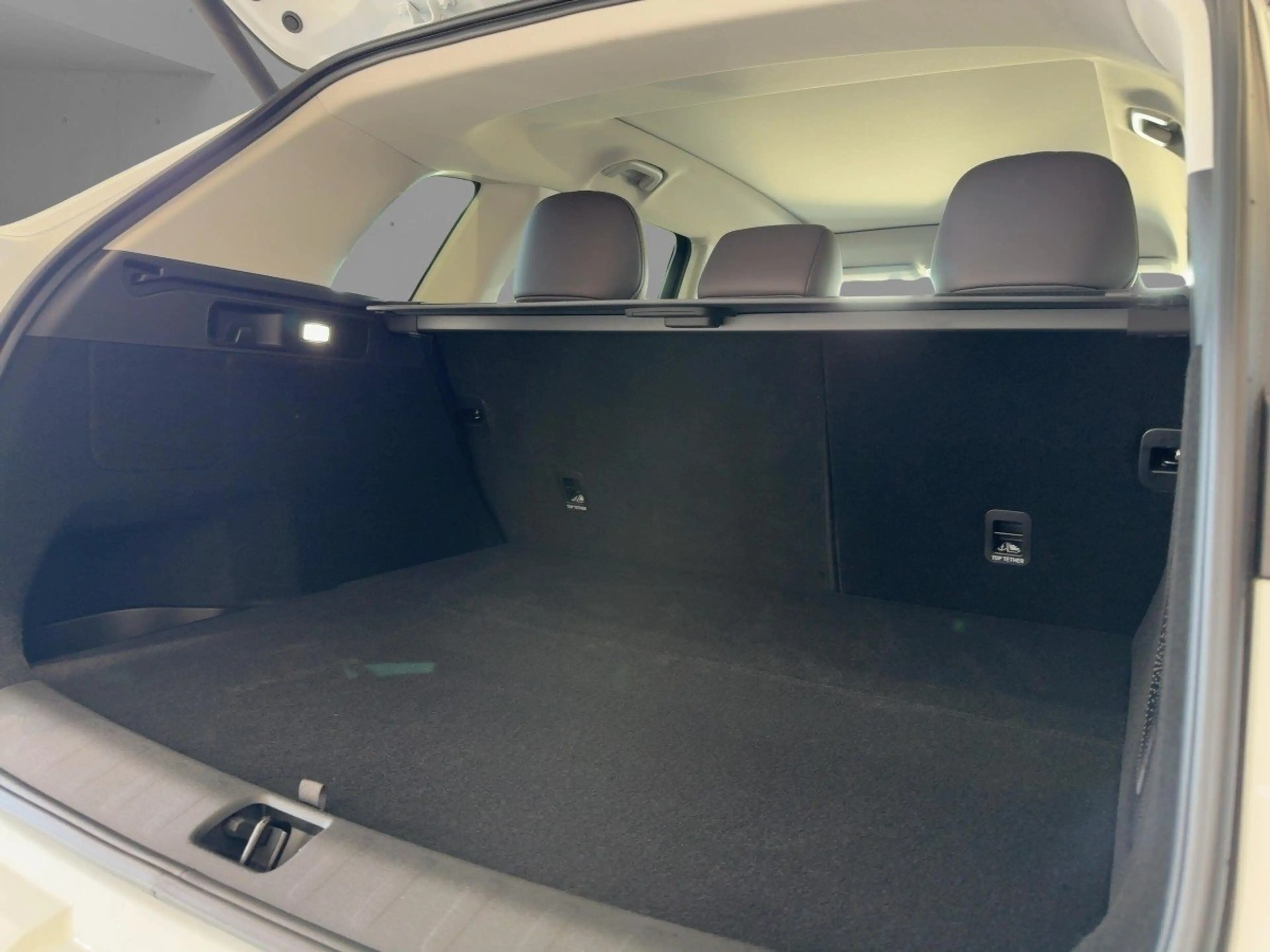 Leapmotor C10 1.5 28 W REEV Design BAFA IST DA — photo 7