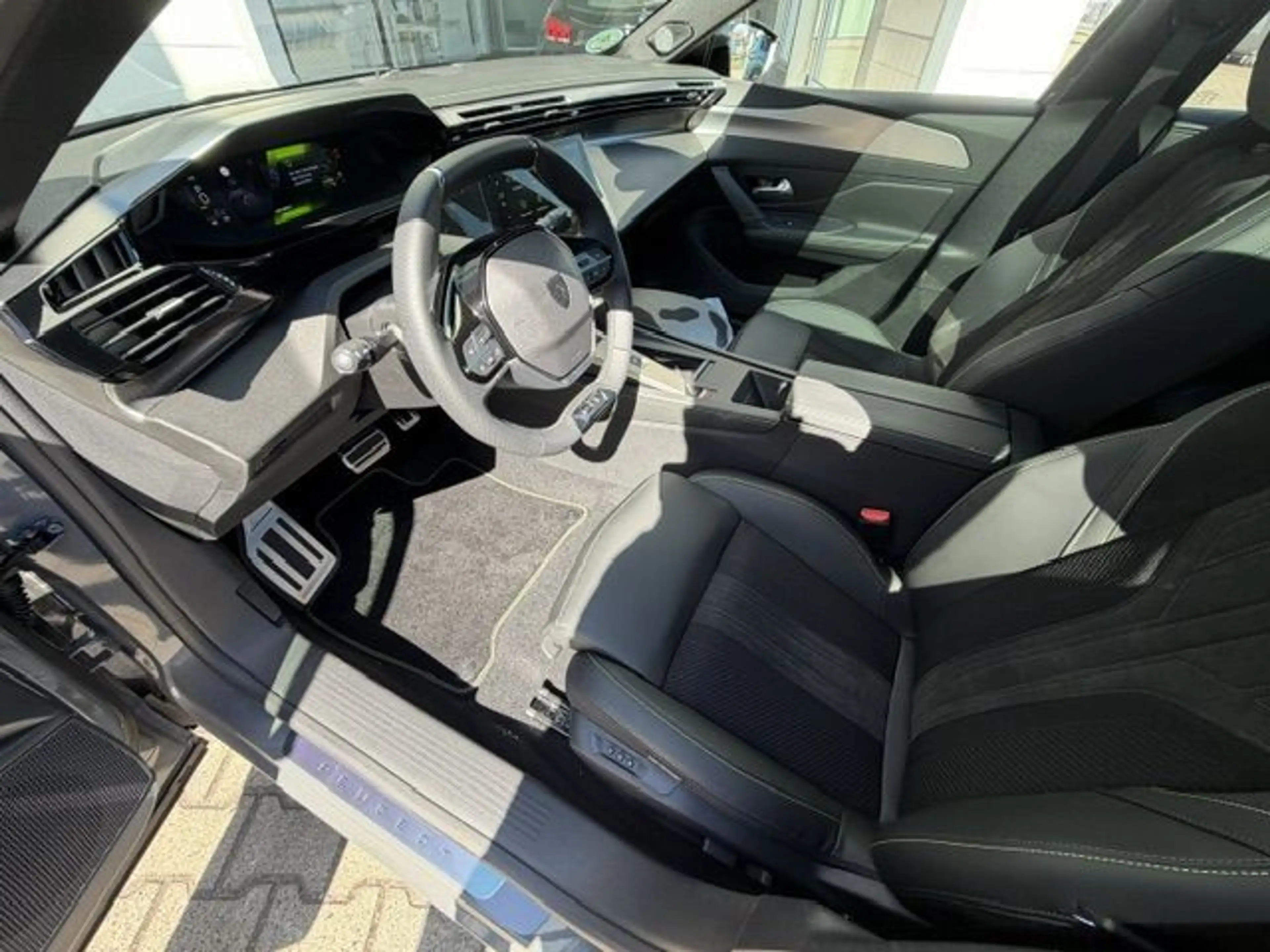 Peugeot 408 HYBRID 145 e-DSC6 GT (F) — photo 10