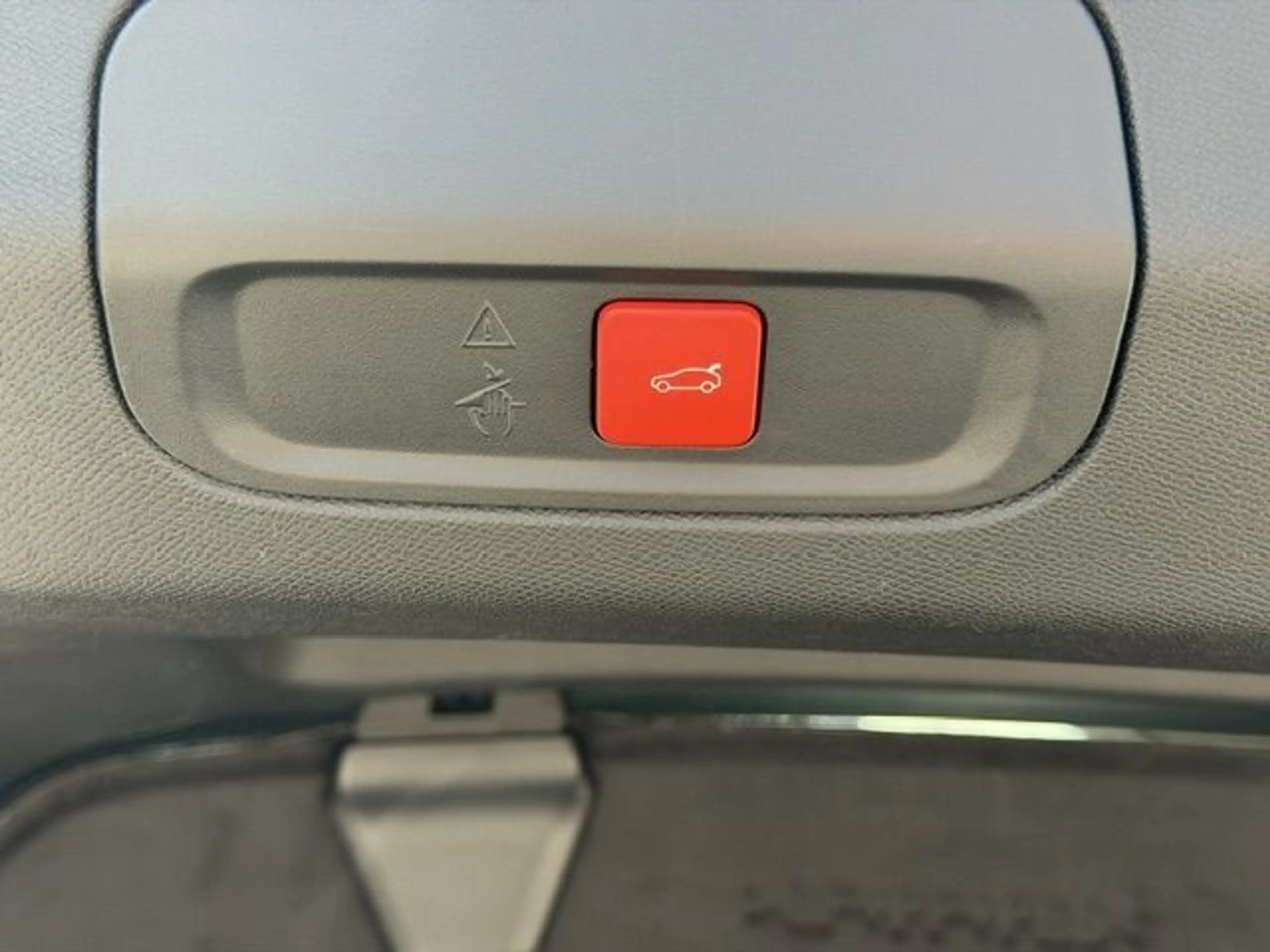 Peugeot 408 HYBRID 145 e-DSC6 GT (F) — photo 13
