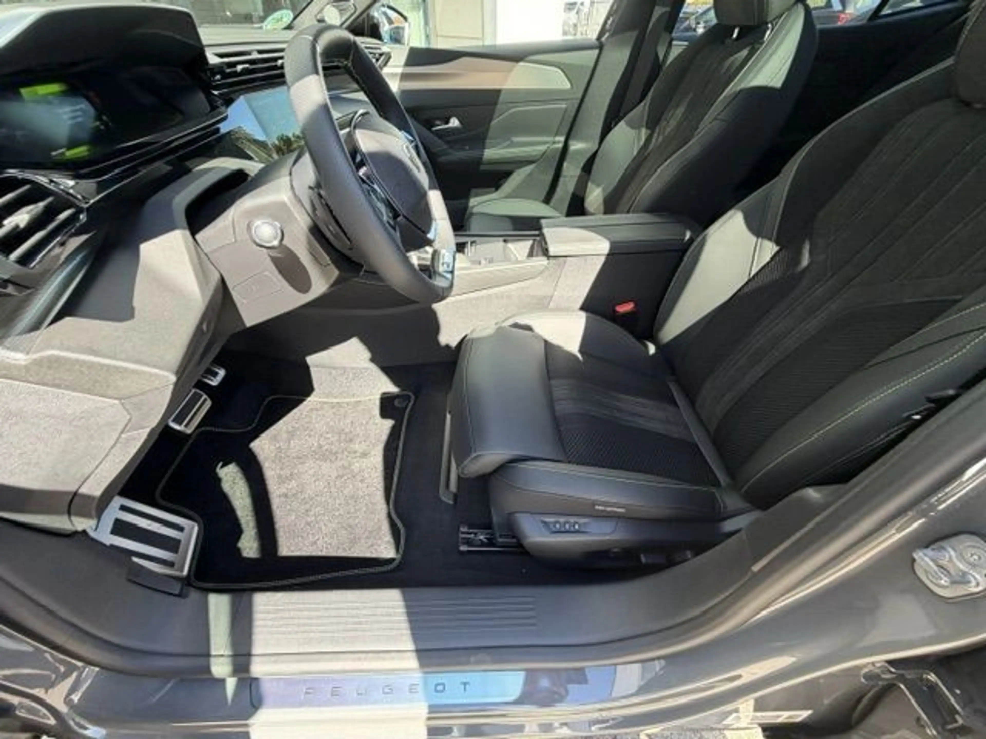Peugeot 408 HYBRID 145 e-DSC6 GT (F) — photo 9