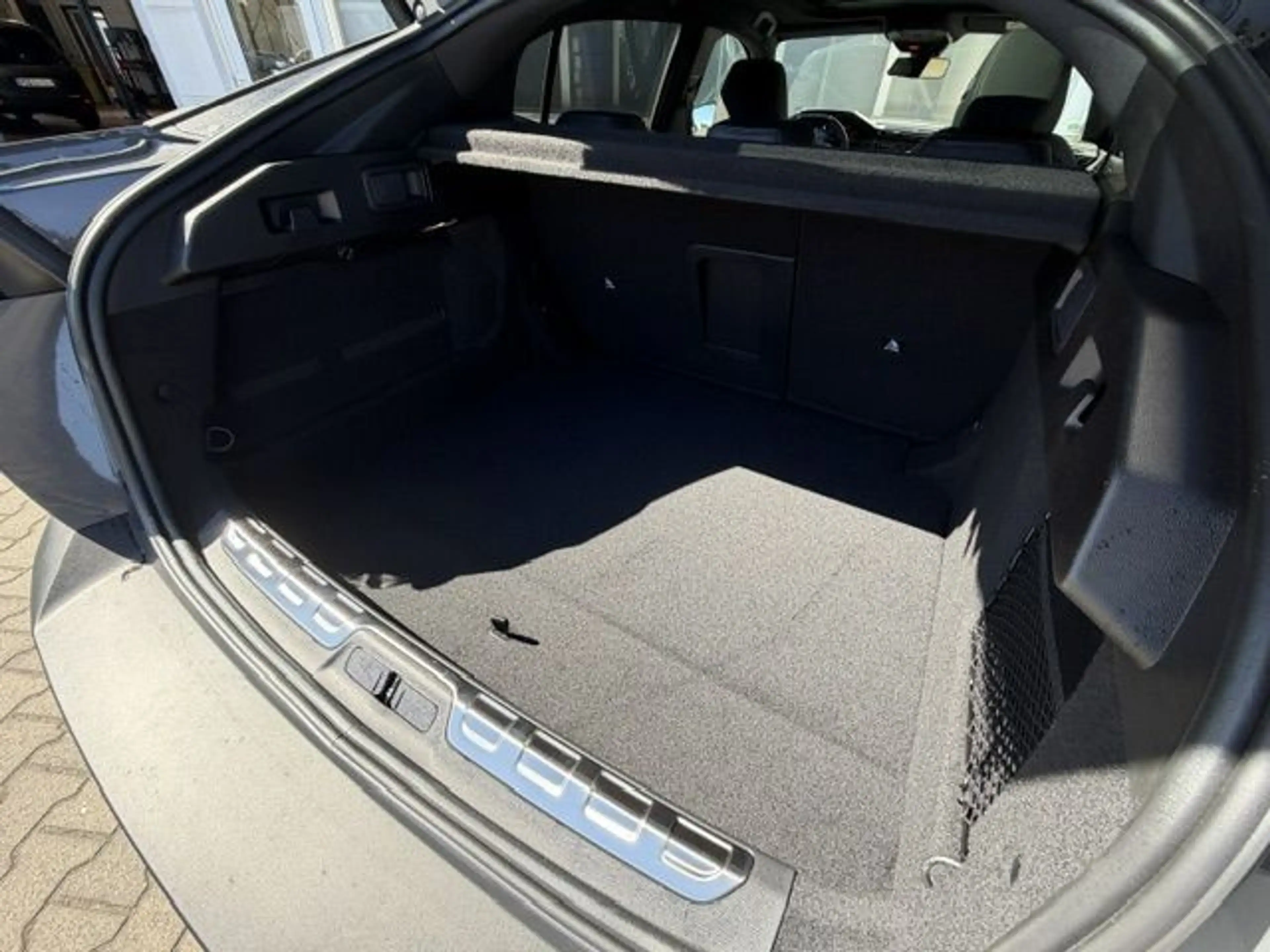 Peugeot 408 HYBRID 145 e-DSC6 GT (F) — photo 14