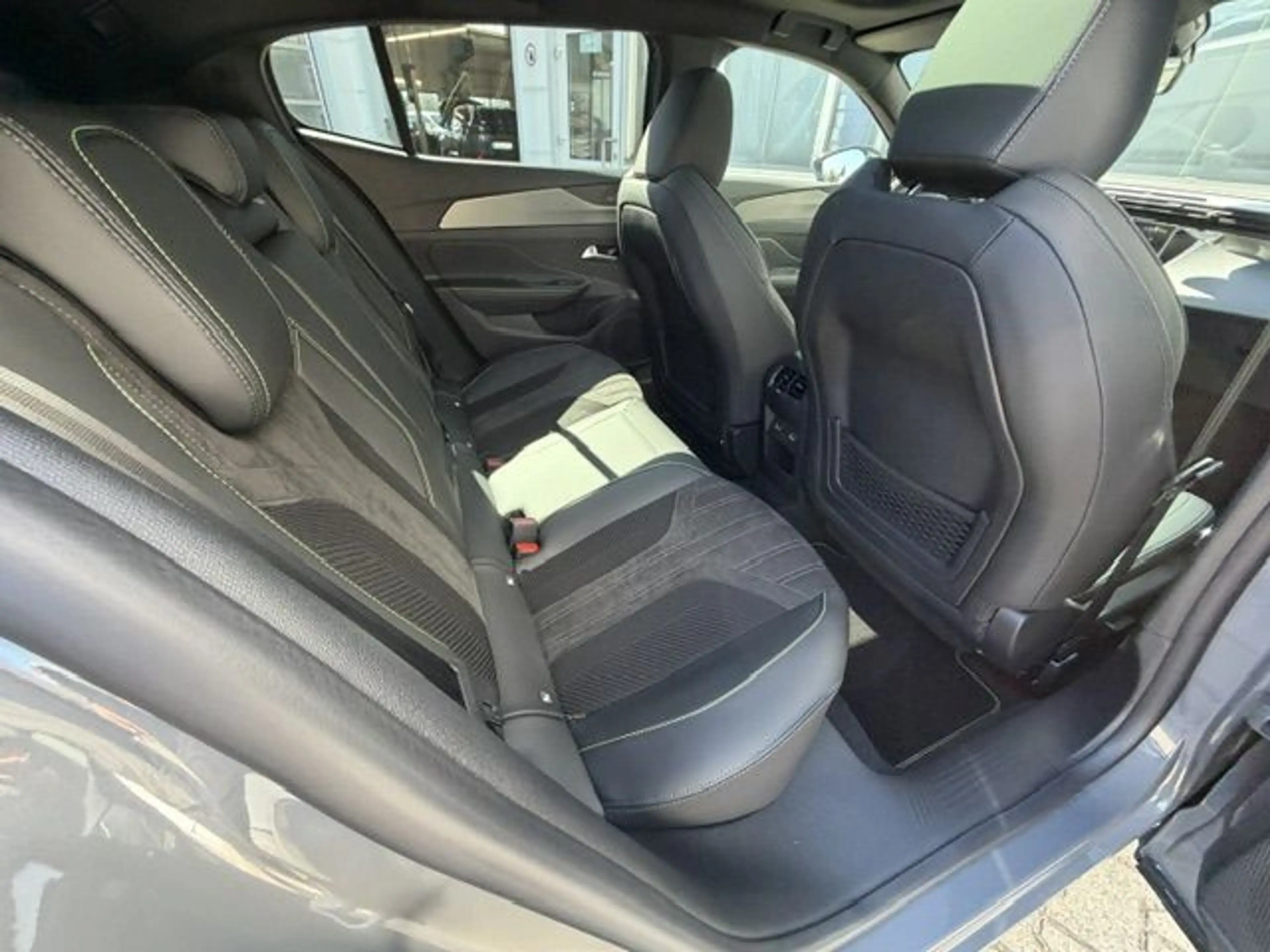Peugeot 408 HYBRID 145 e-DSC6 GT (F) — photo 5