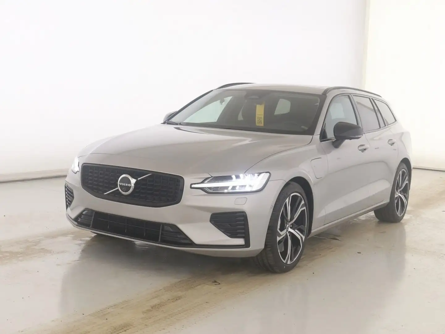 Volvo V60 T6 Plus Dark Recharge Plug-In Hybrid AWD Zilver - 1