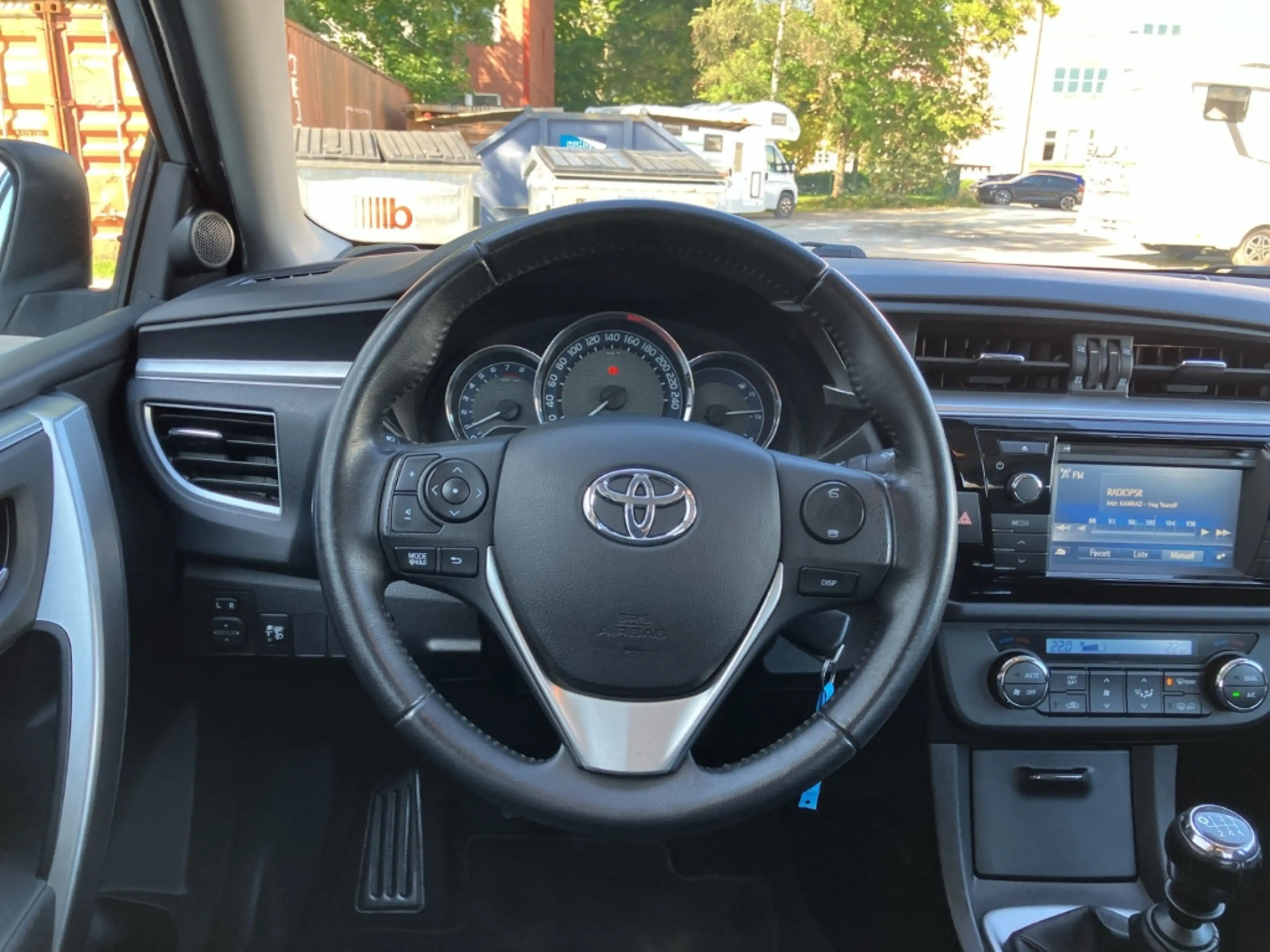 Toyota Corolla Life KLIMA+PDC+KAMERA+GJR+ABS+ESP — photo 15