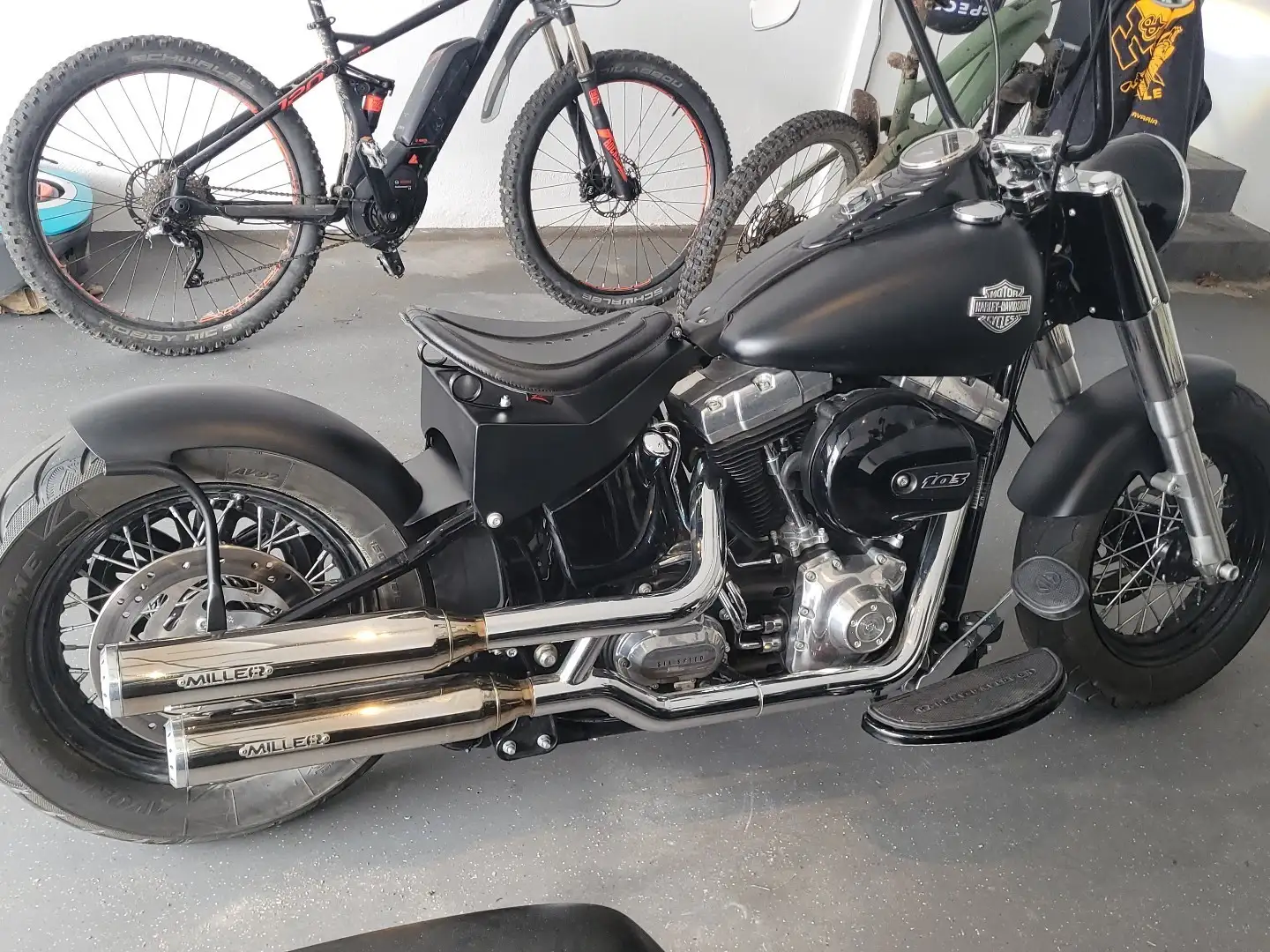 Harley-Davidson Softail Slim Komplett Umbau von H+B bobber Style Schwarz - 1