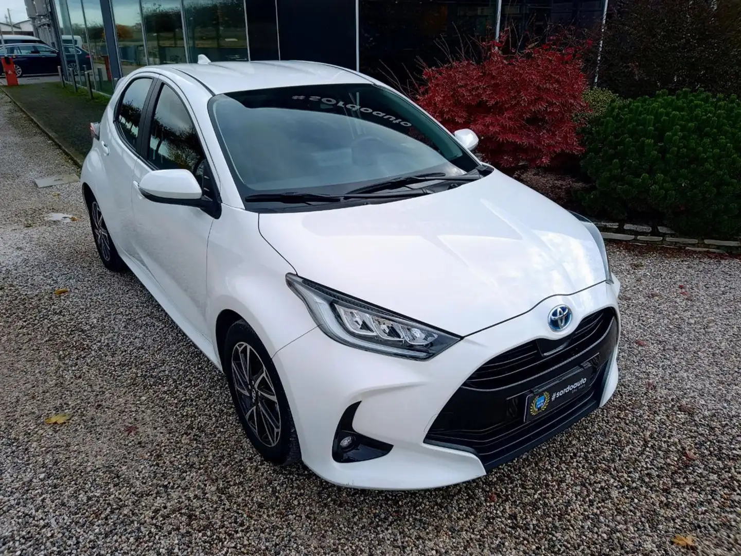 Toyota Yaris 1.5 Hybrid 5 porte Trend Weiß - 2