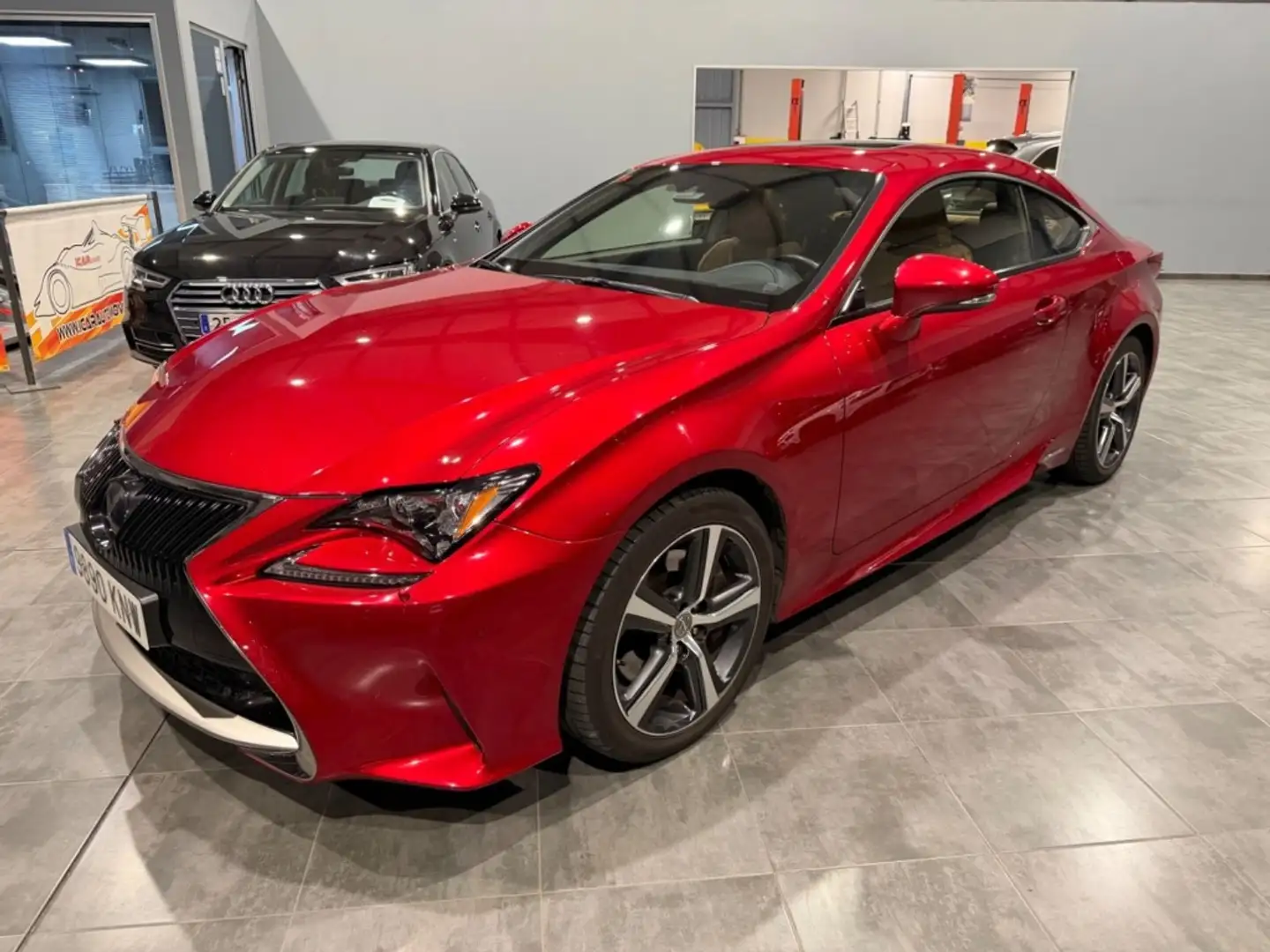 Lexus RC 300h Executive Burdeos - 1