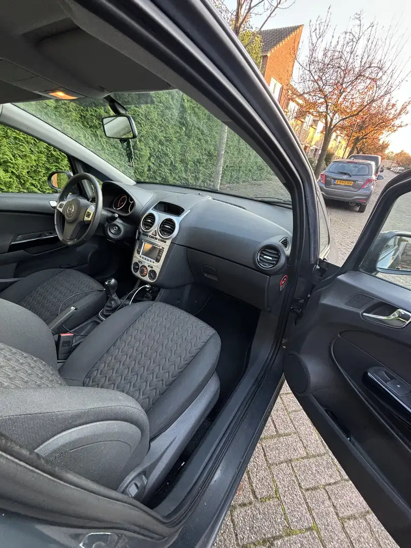 Opel Corsa 1.2 EcoF. Des Ed LPG Šedá - 1