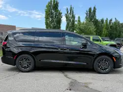 Chrysler Pacifica 2027