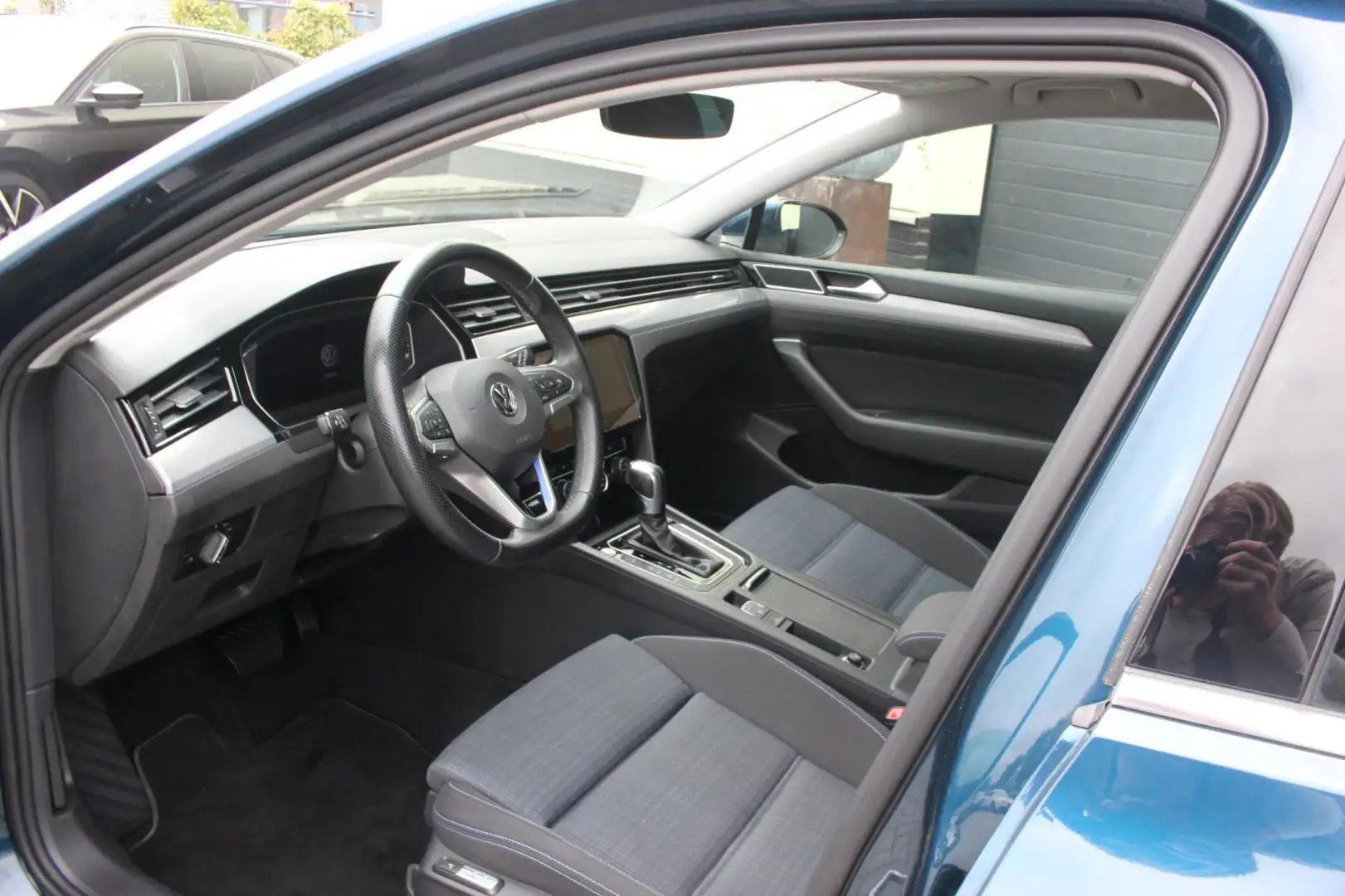 Volkswagen Passat Variant 1.4 TSI PHEV GTE Business | Trekhaak | Bleu - 2