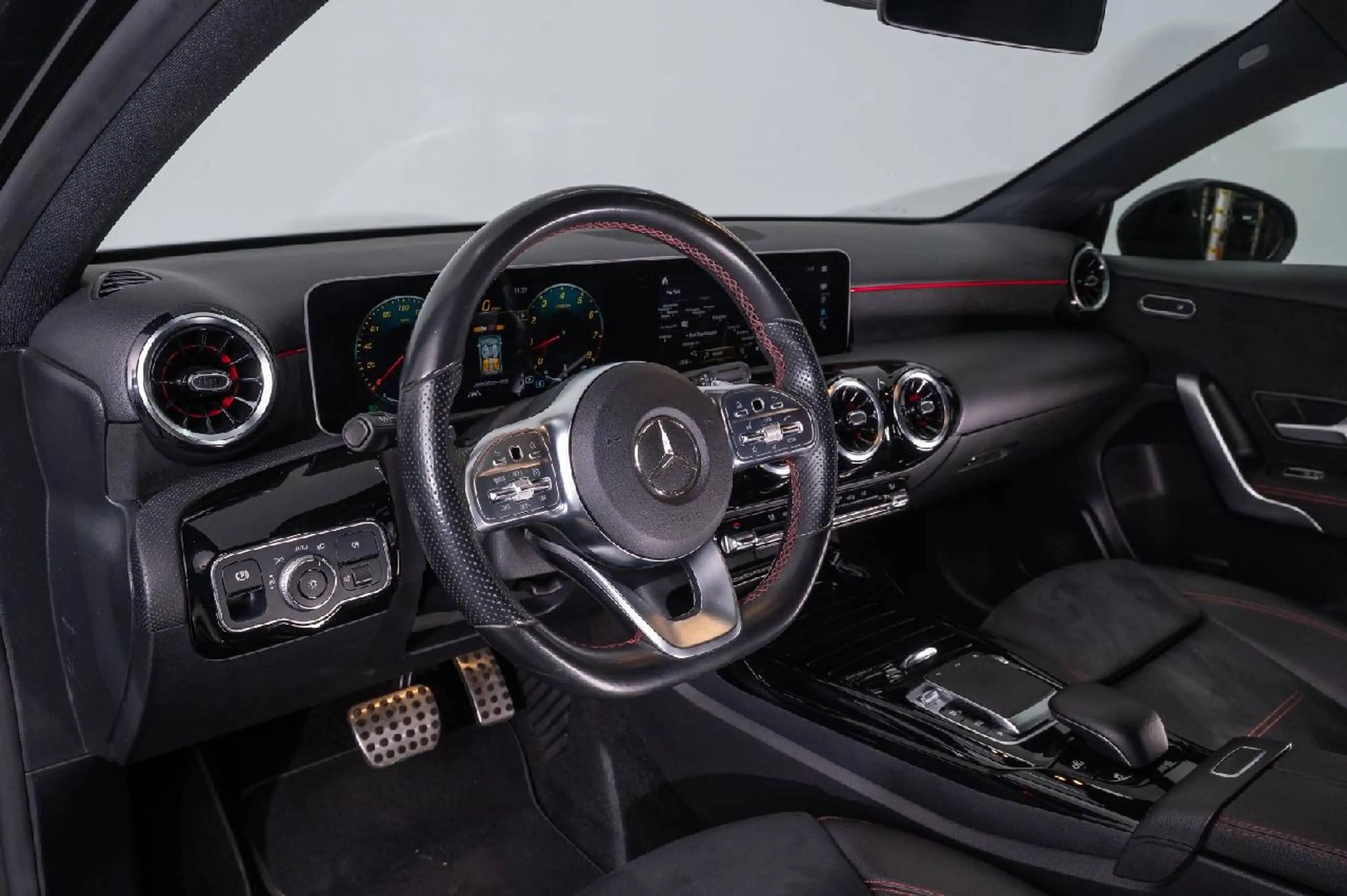 Mercedes-Benz A 35 AMG A 35 AMG 4Matic — photo 11