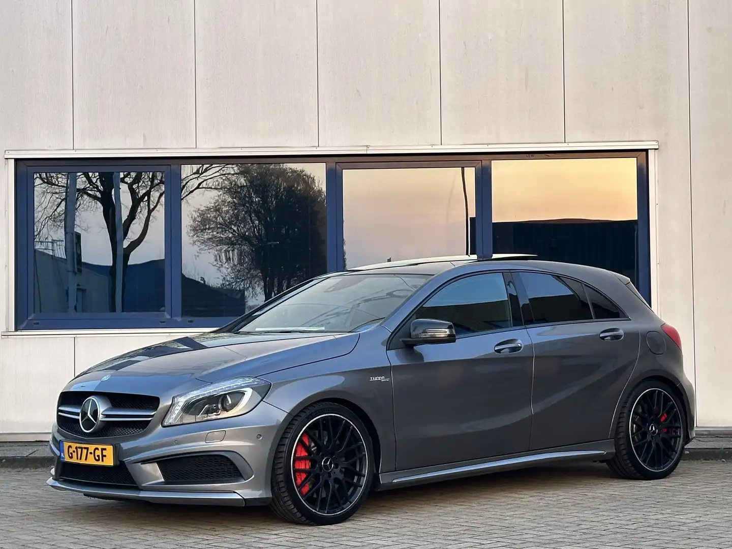 Mercedes-Benz A 45 AMG 4MATIC l Dealeronderhouden l Sluitende historie l Grau - 1