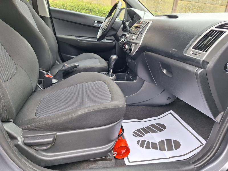 Hyundai i20 i20 1.4i Go! AUTOMATIQUE/ C+AIR CO/ 12 MOIS GARANTIE — photo 9