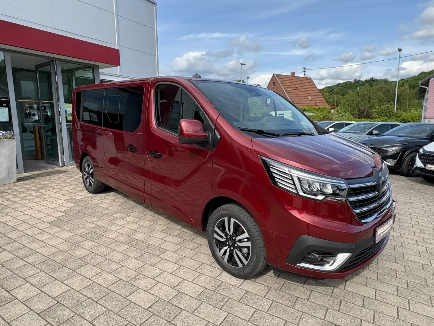 Renault Trafic Combi 2.0 dCi L2H1 Grande SpaceClass AHK Rood - 2
