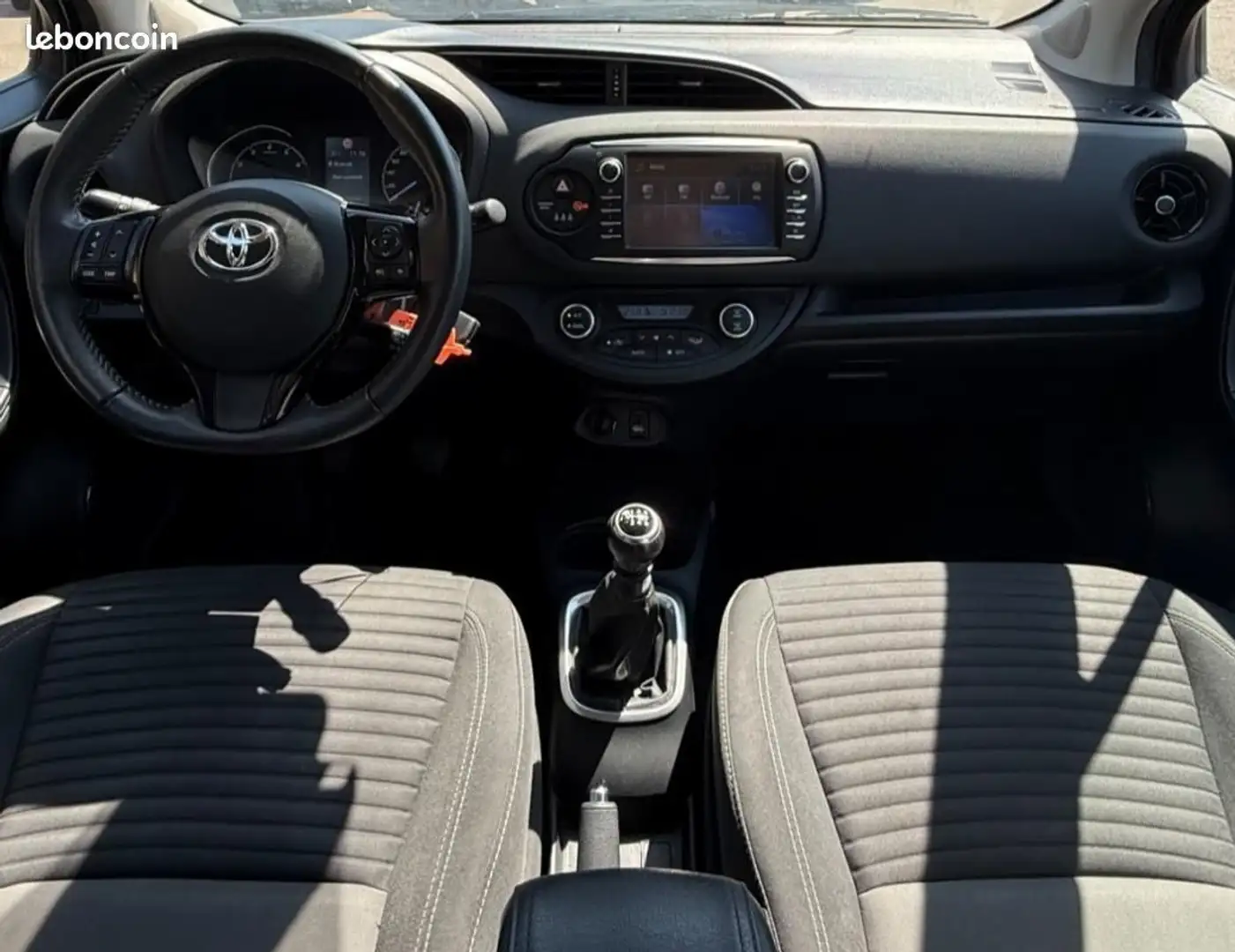 Toyota Yaris 1.5 VVTI 110 20EME ANNIVERSAIRE Gris - 2