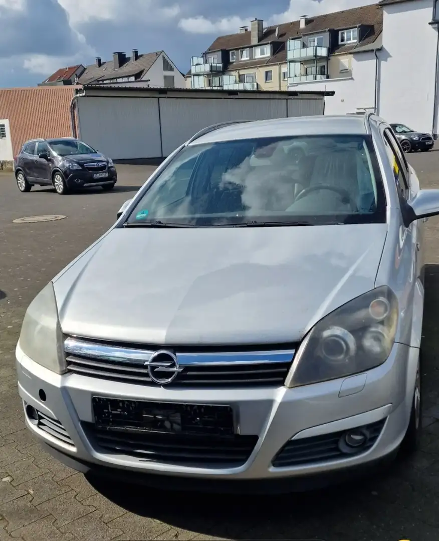 Opel Astra 1.8 Caravan Automatik Edition Plateado - 1