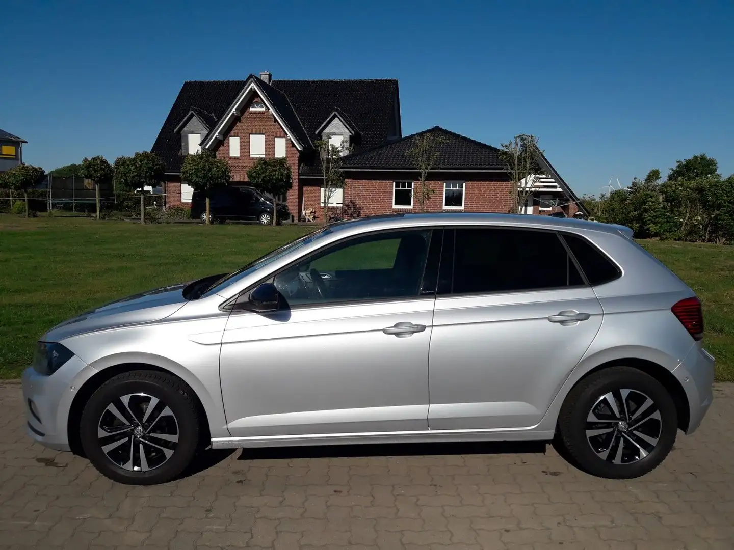 Volkswagen Polo VI 1,0 IQ.DRIVE +Klima 2-Zonen+Navi+Shzg+++ Plateado - 1