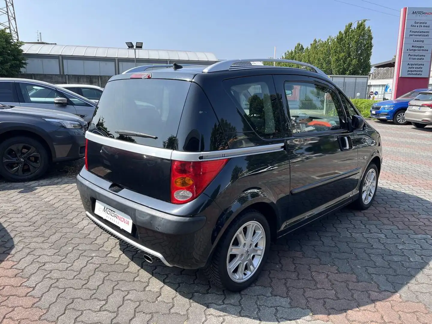 Peugeot 1007 1.6 16v Trendy 2tronic Nero - 2