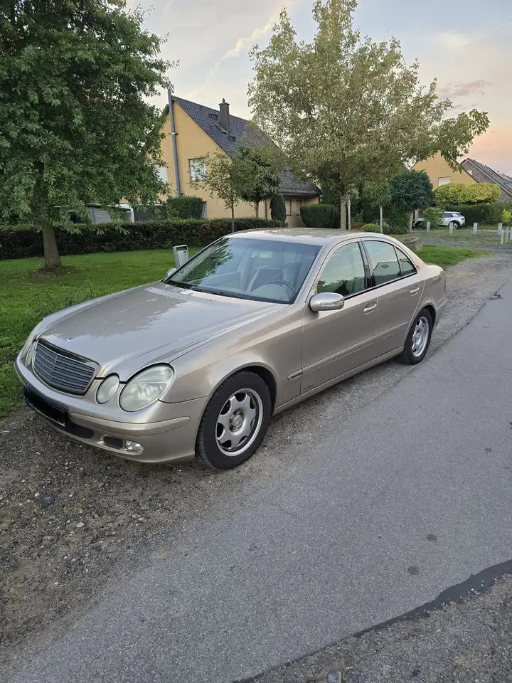 Mercedes-Benz E 220