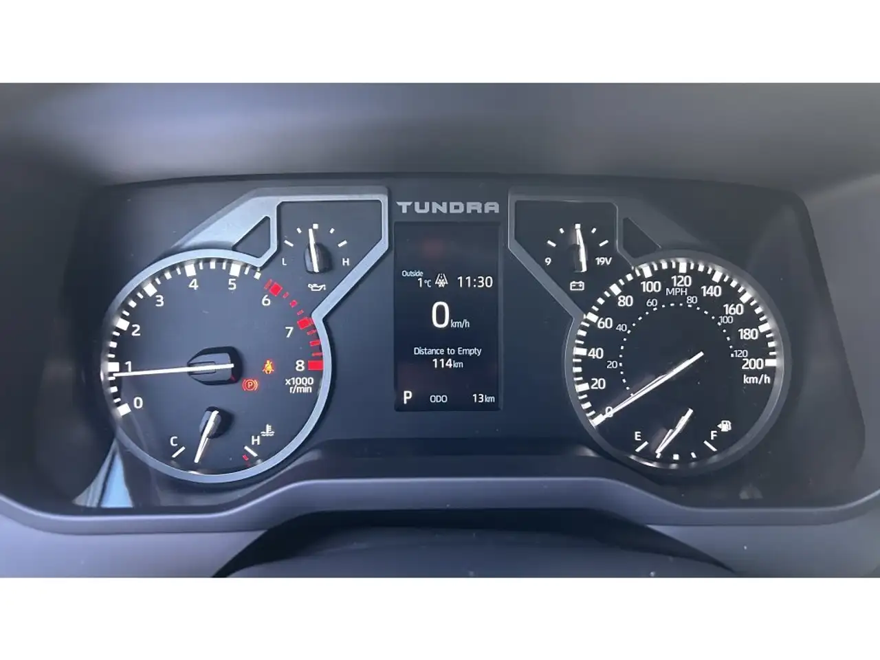 Toyota Tundra снимка Toyota Tundra