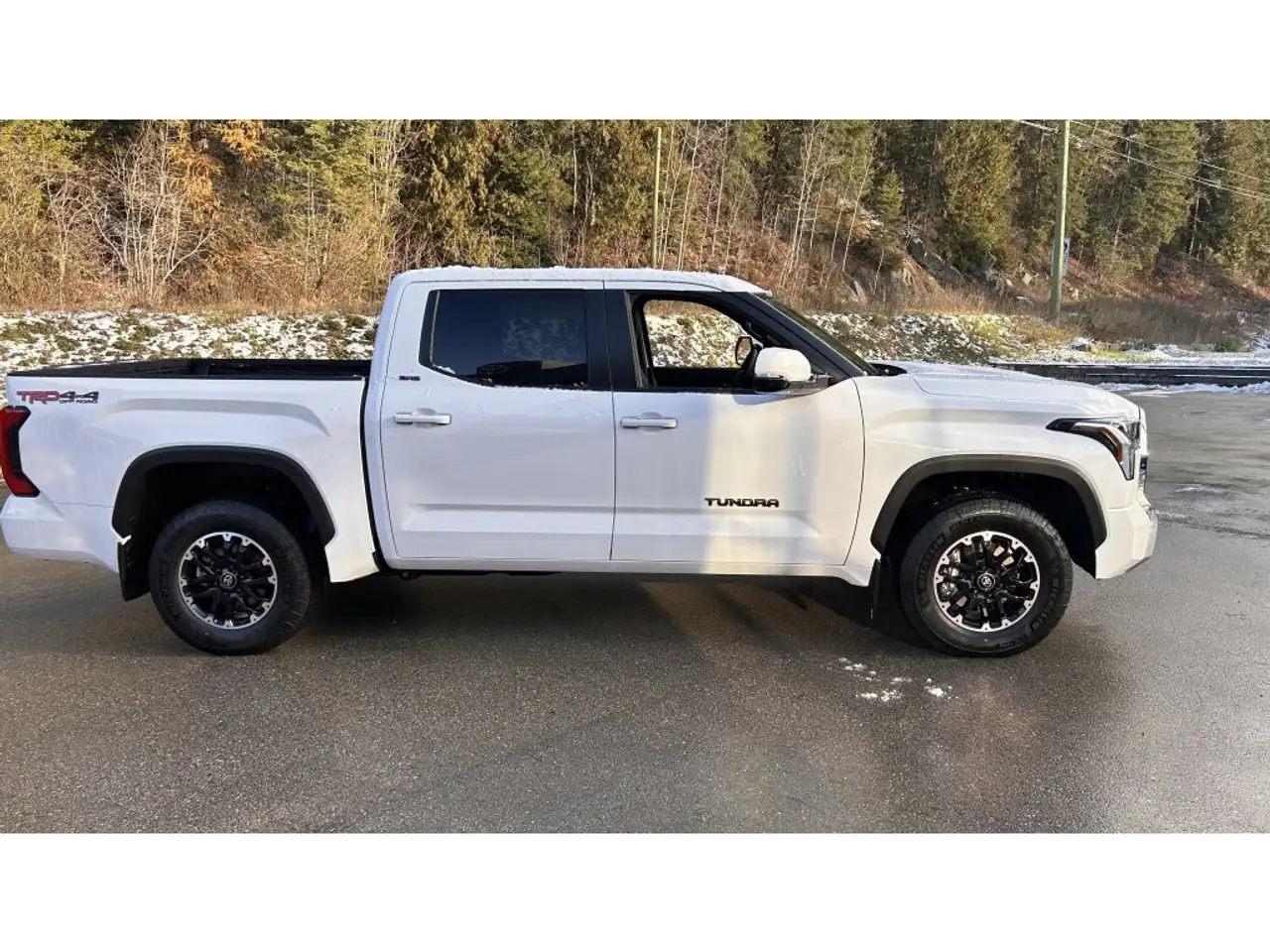 Toyota Tundra снимка Toyota Tundra
